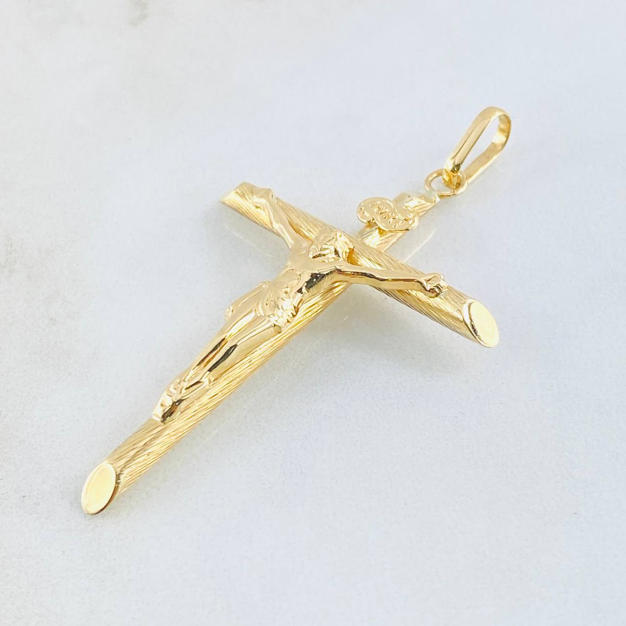Dije Cruz Cristo 2.45gr / 2 1/4 in / Oro Amarillo 18K
