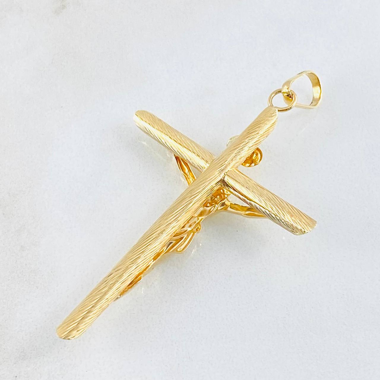 Dije Cruz Cristo 2.45gr / 2 1/4 in / Oro Amarillo 18K
