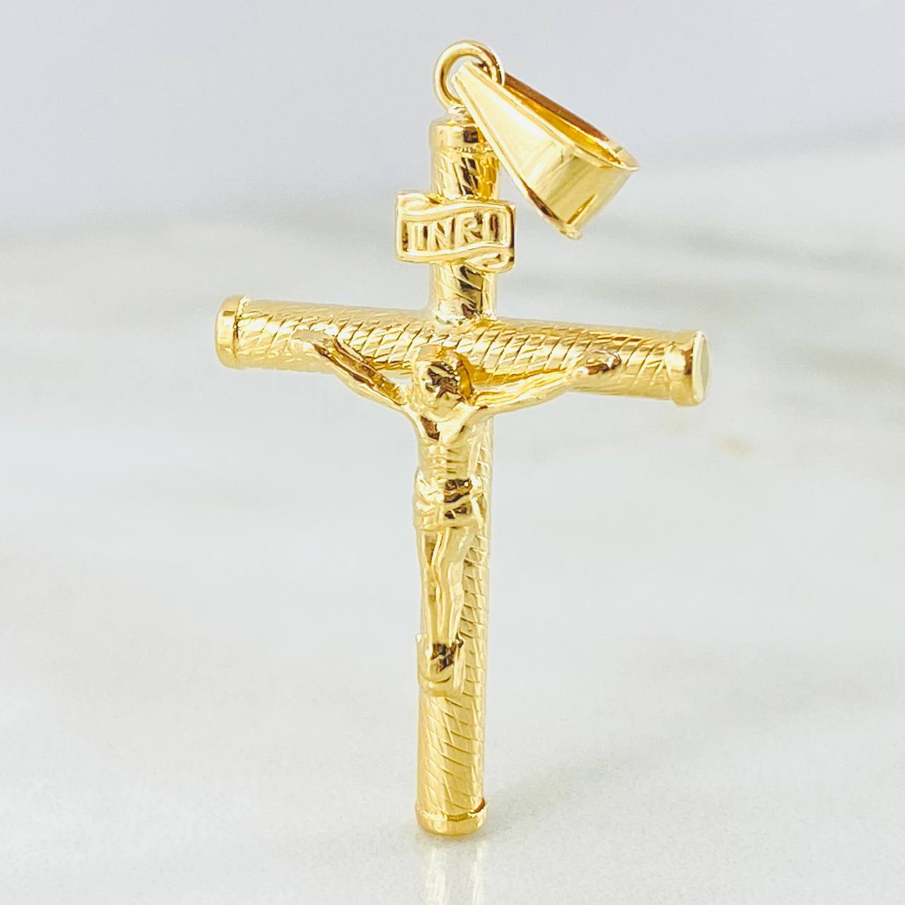 Dije Cruz Cristo 1.7gr / 1 3/4 in / Oro Amarillo 18K