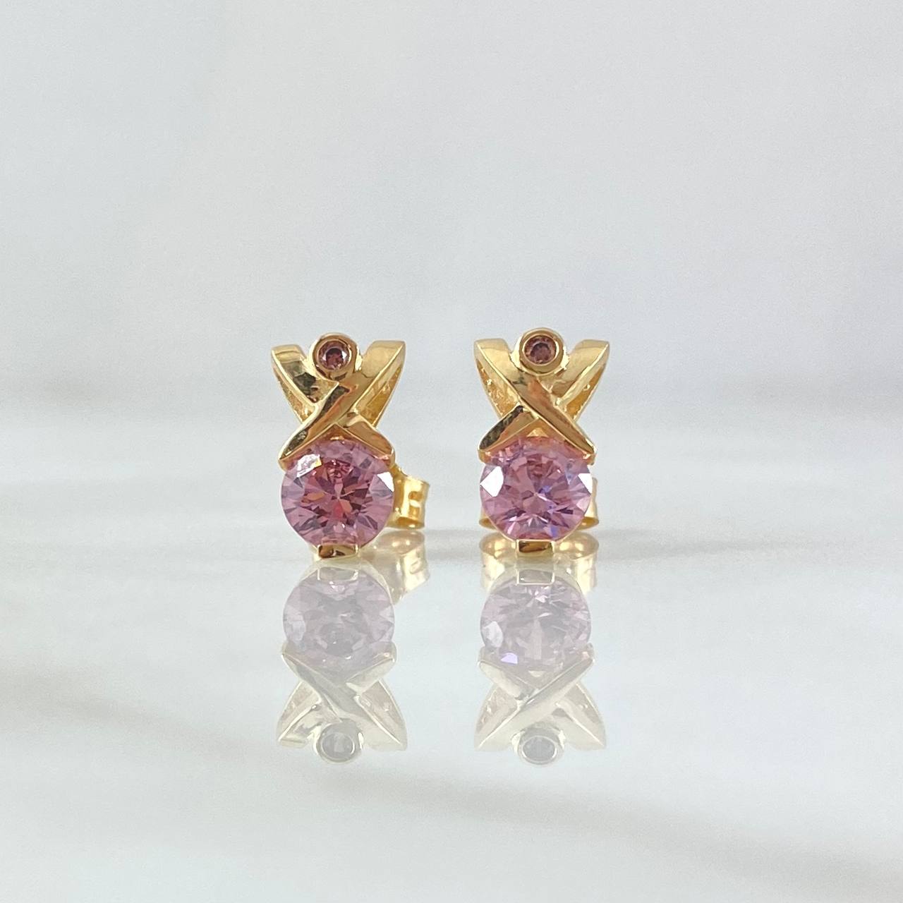 Topos Delta Cruzada 2.3gr / 1.1cm / Broche Mariposa Circones Rosados Oro Amarillo 18K ©