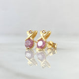 Topos Delta Cruzada 2.3gr / 1.1cm / Broche Mariposa Circones Rosados Oro Amarillo 18K ©