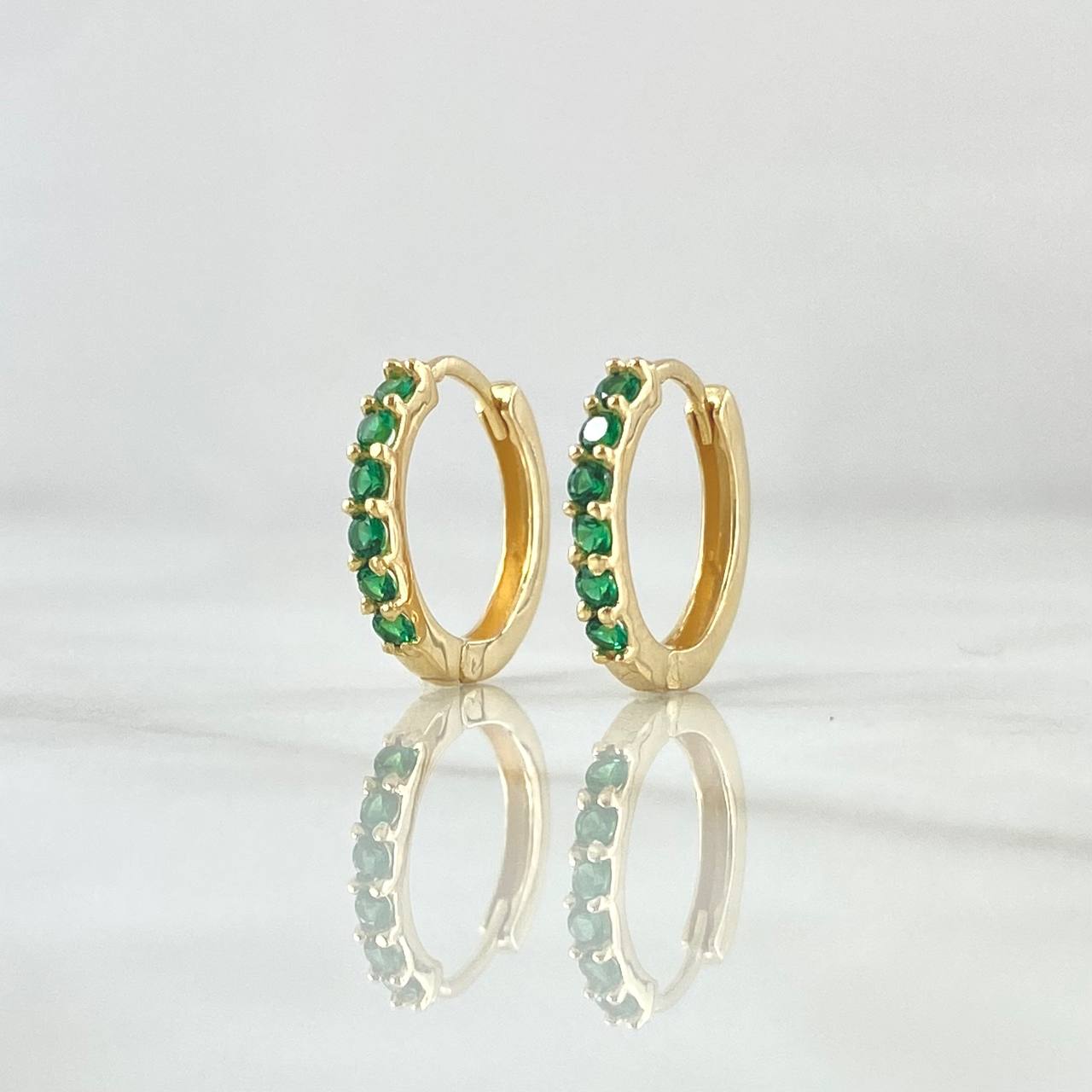 Hoop Earrings Smooth Basteado Hoop 1.95gr / 1.3cm / Green Zircons 18K Yellow Gold ©
