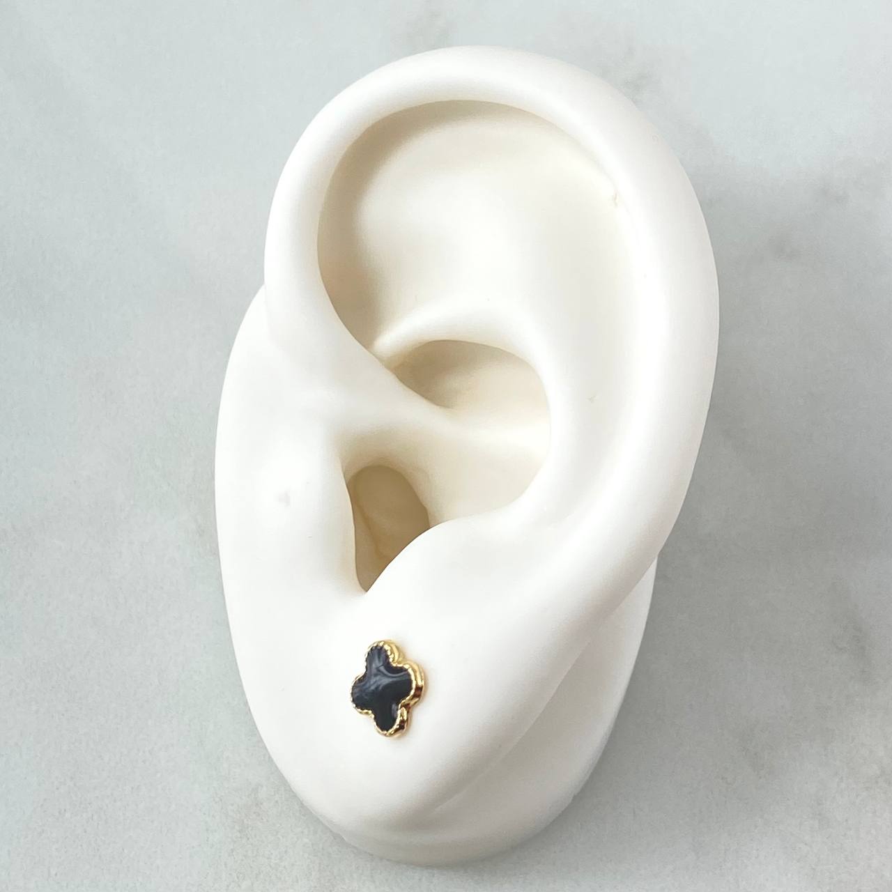 Stud Earrings Clover 0.7gr / 6mm Dotted Edge Black Resin 18K Yellow Gold ©