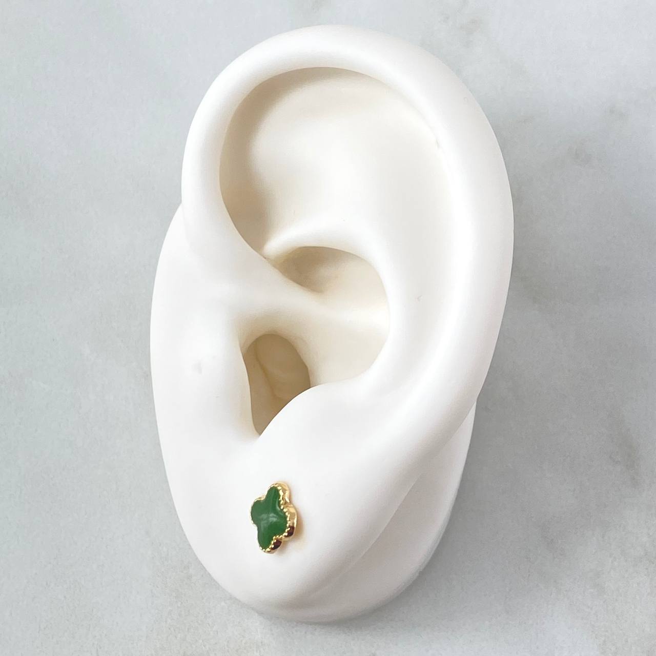 Stud Earrings Clover 1gr / 6mm Dotted Edge Green Resin 18K Yellow Gold ©