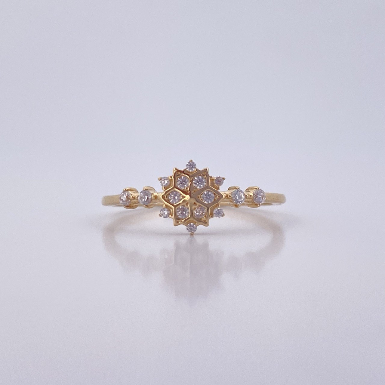 Mandala Ring 1.7gr / Size 7 1/4 / White Zircons 18K Yellow Gold &