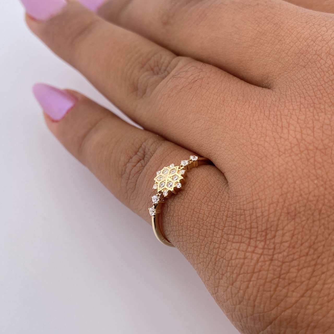 Mandala Ring 1.7gr / Size 7 1/4 / White Zircons 18K Yellow Gold &