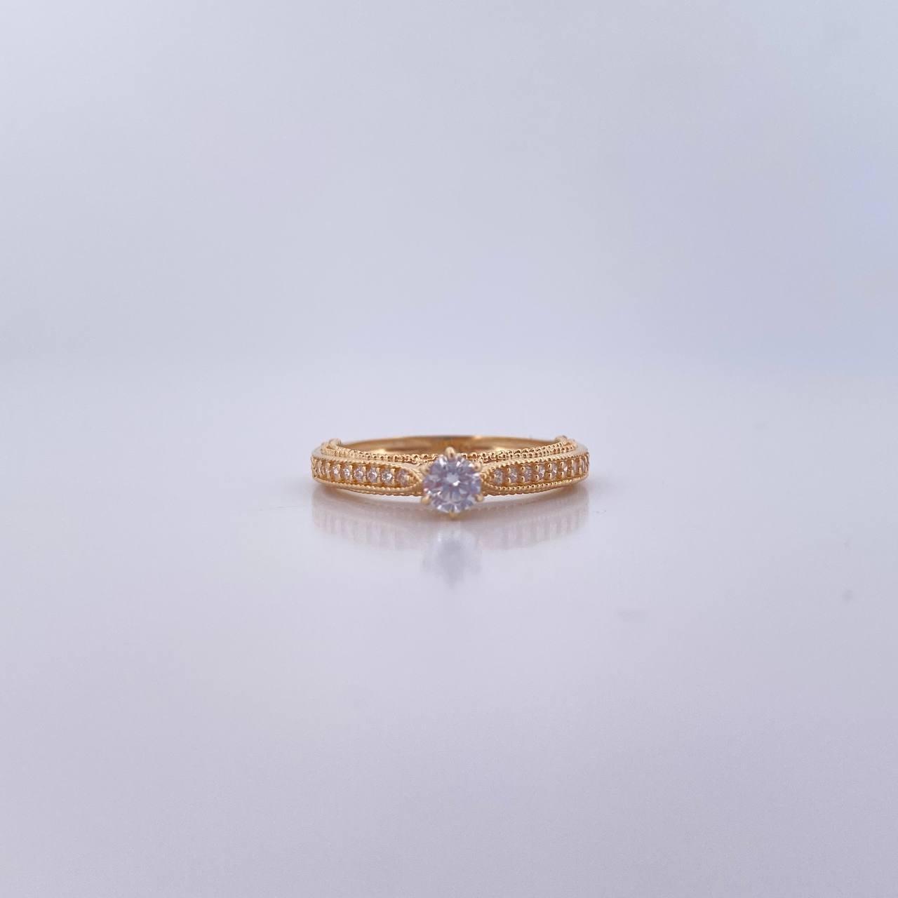 Solitaire ring 2.2gr / Size 4 1/2 / White Zircons 18K Yellow Gold &
