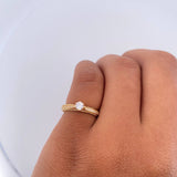 Solitaire ring 2.2gr / Size 4 1/2 / White Zircons 18K Yellow Gold &