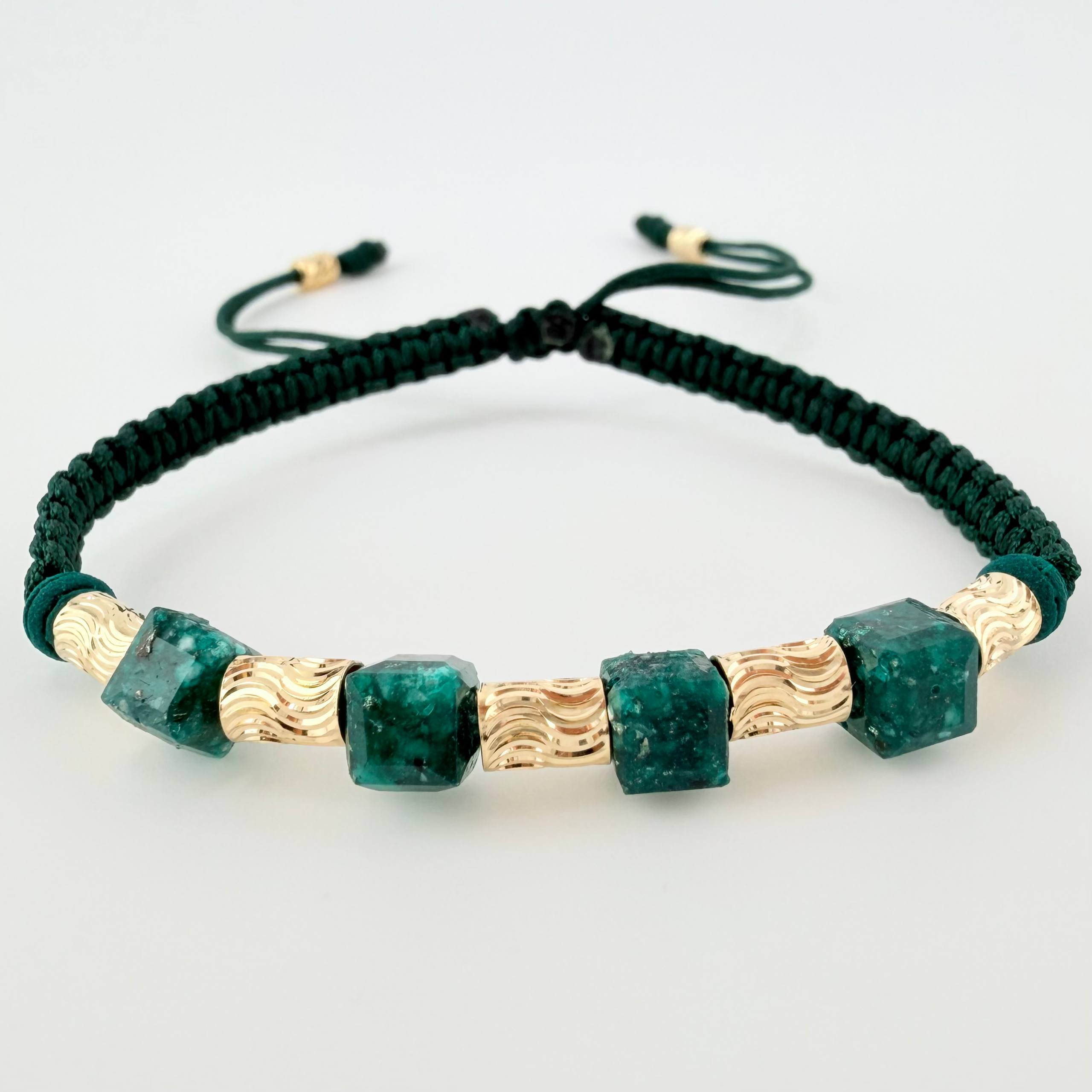 Pulsera Verde Esmeraldas Cubicas Cilindro Lunar 7und 0.95gr / 3mm-4mm Oro Amarillo 18K *