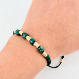 Pulsera Verde Esmeraldas Cubicas Cilindro Lunar 7und 0.95gr / 3mm-4mm Oro Amarillo 18K *