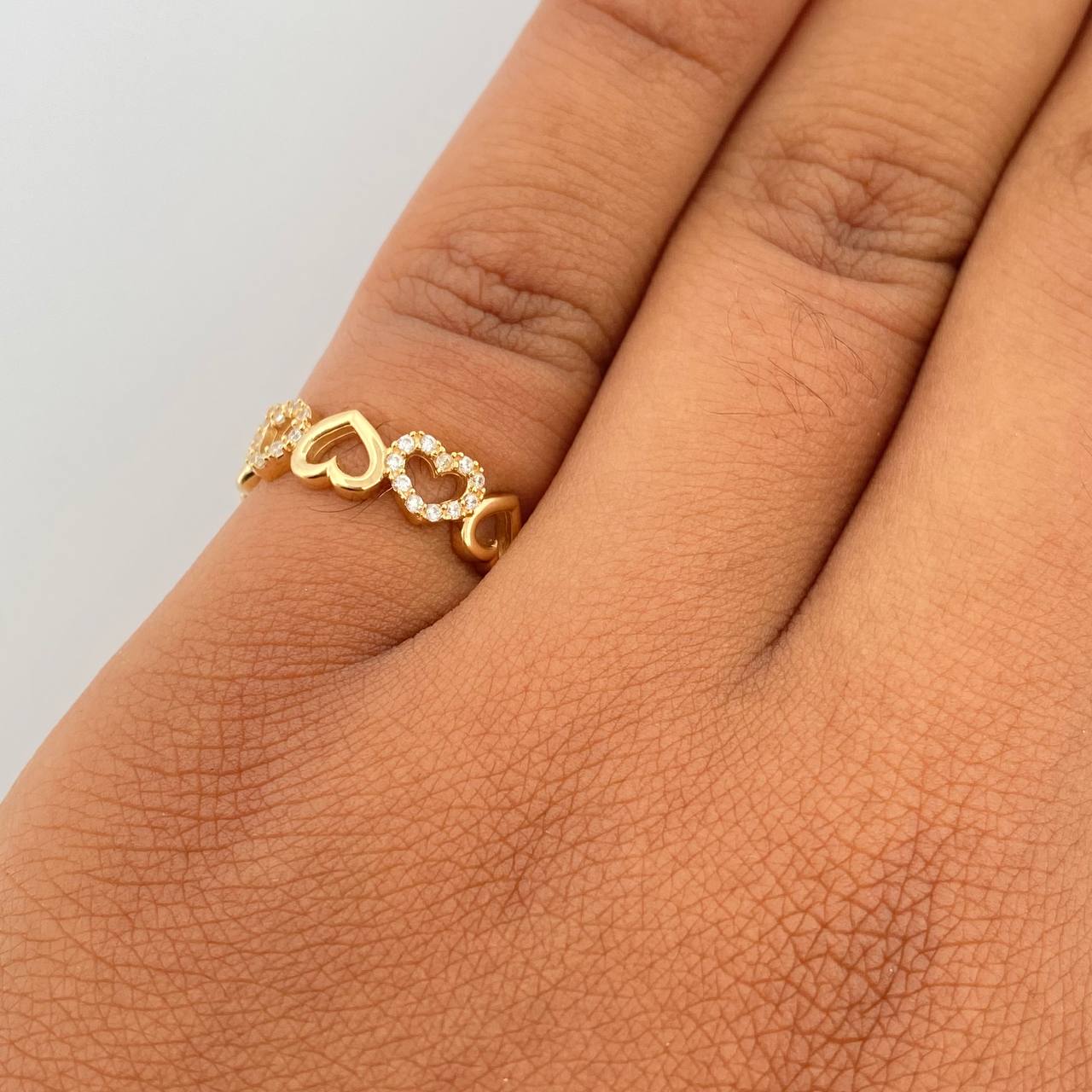Hearts Ring 2.4gr / T4 3/4 / White Zircons 18K Yellow Gold &