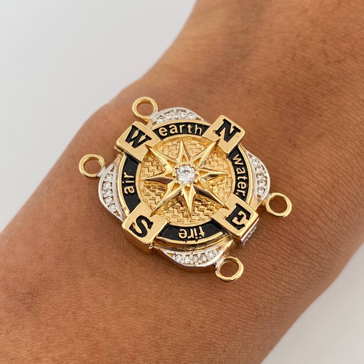 Charm Hardware 12.15gr / 1.2in / 18K Gold $