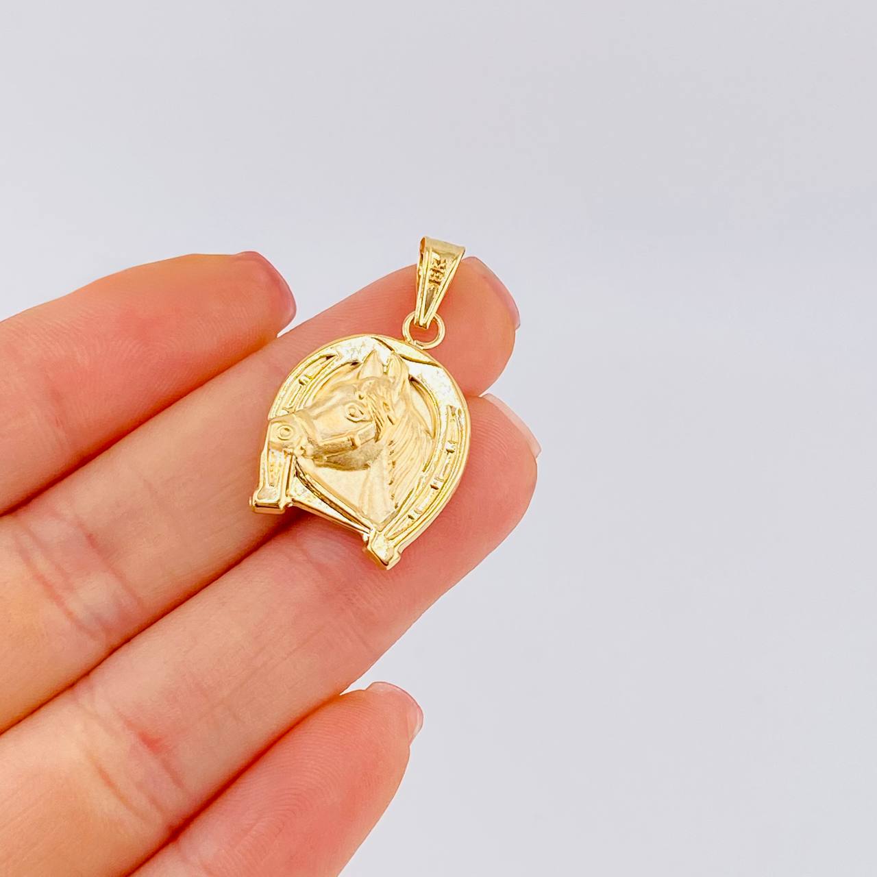 Pendant Horseshoe Horse 2.2 g / 1 1/4 in 18K Yellow Gold