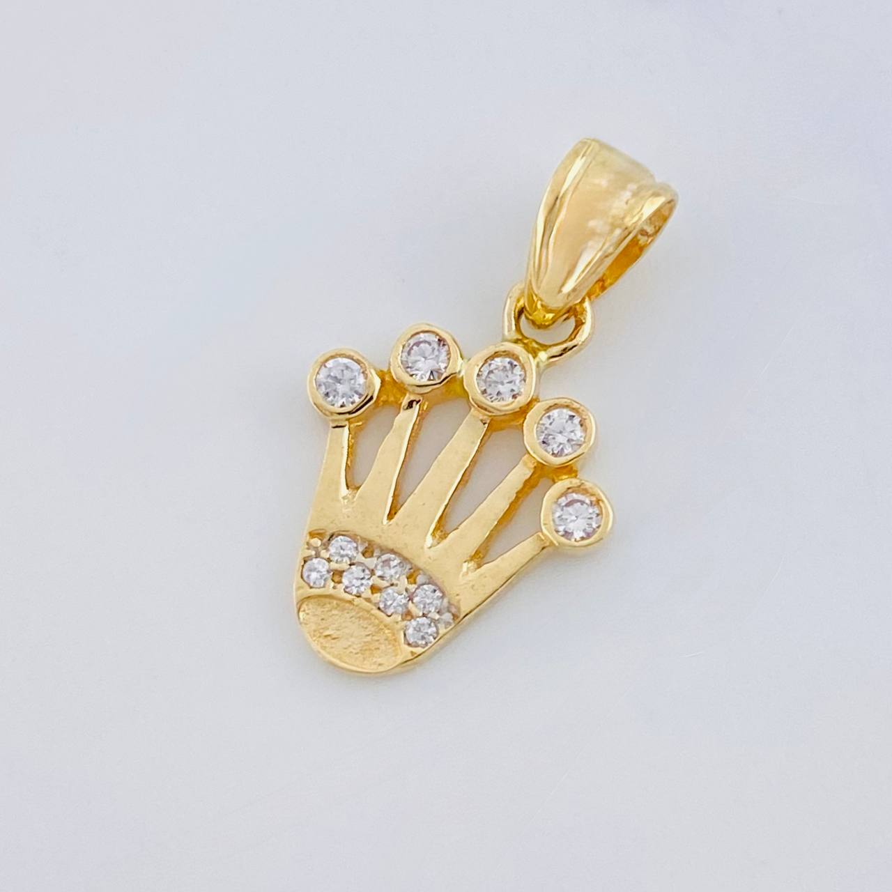 Dije Corona 1.45 g / 3/4 in Oro Amarillo 18K