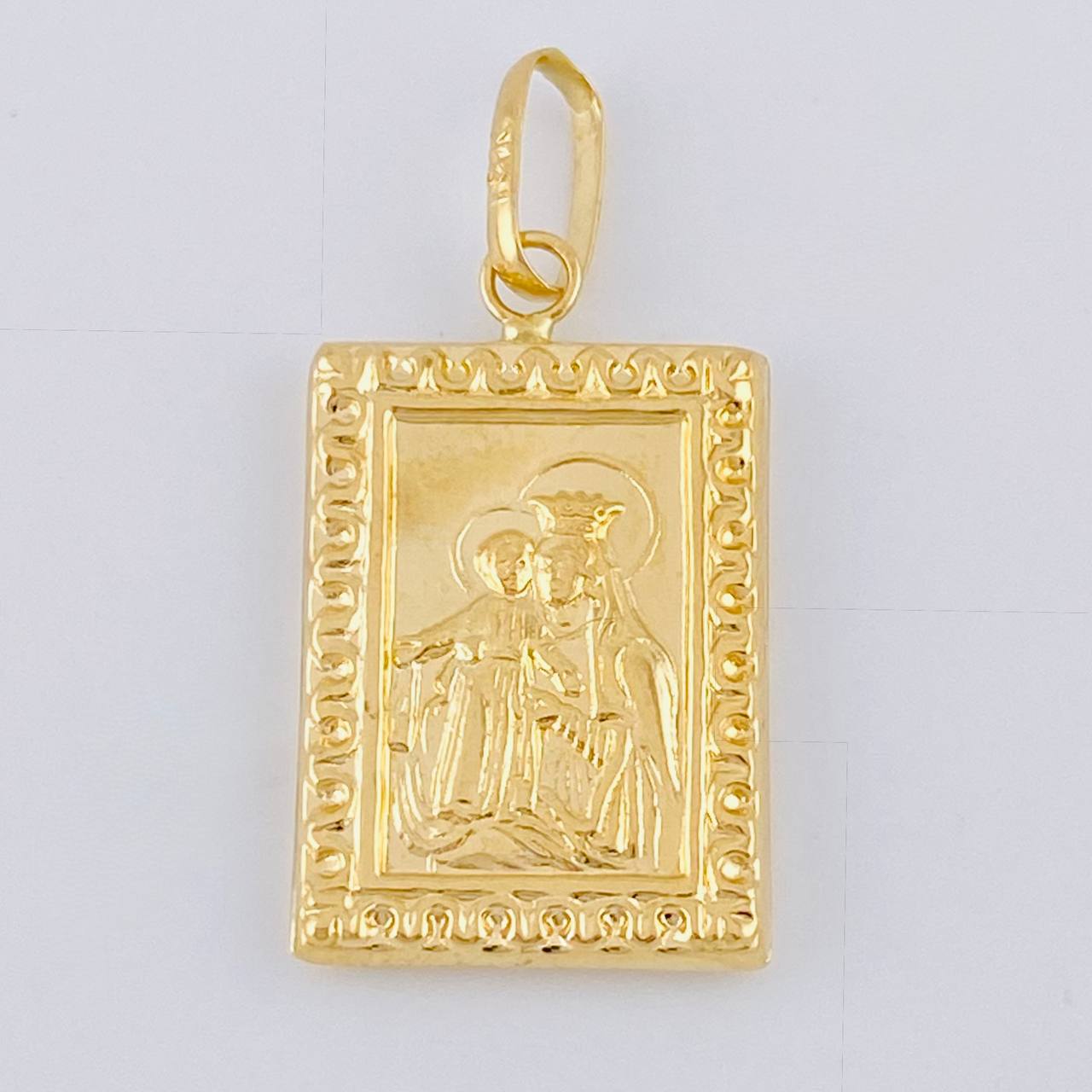 Double-Sided Plate Pendant 1.75 g / 1 1/4 in 18K Yellow Gold