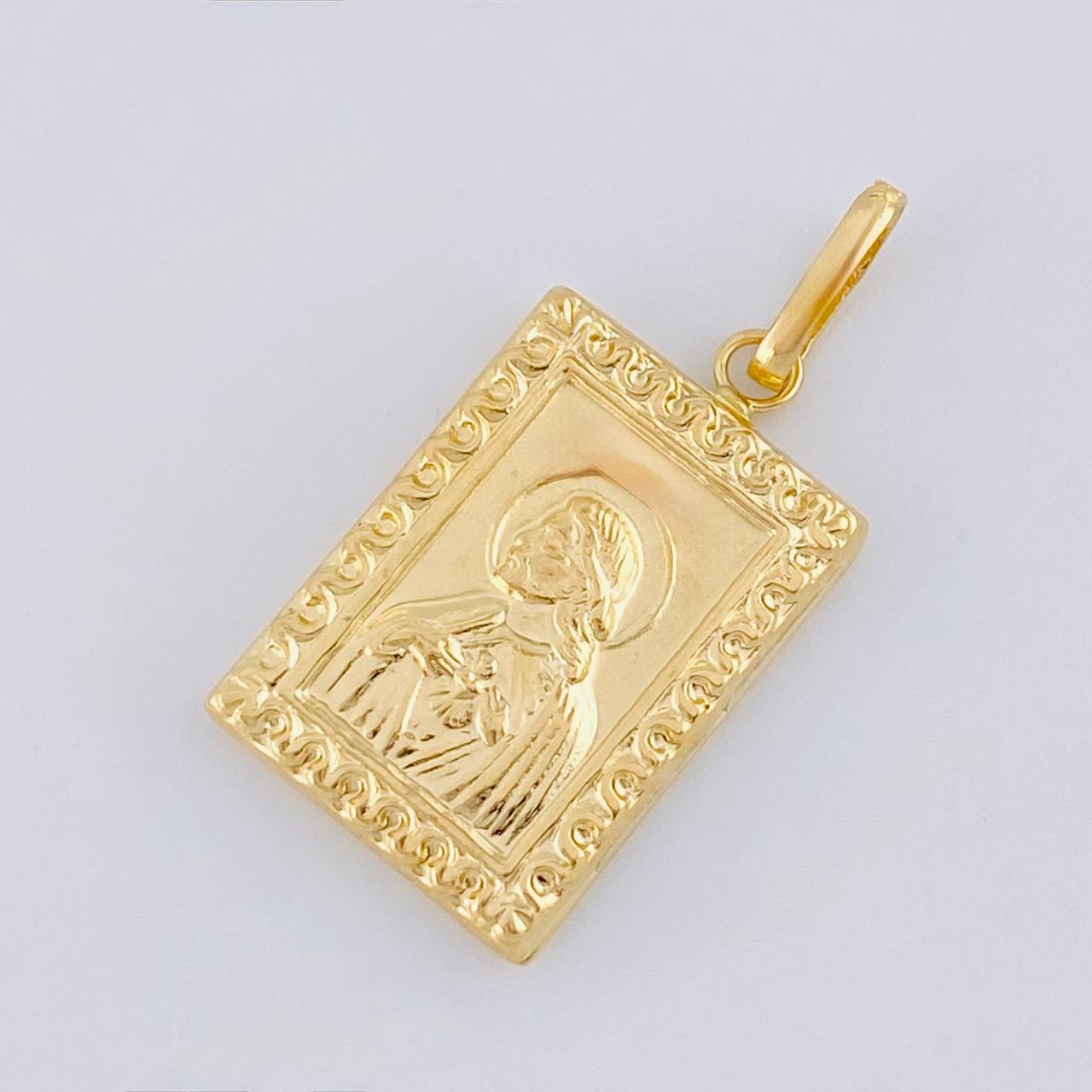 Double-Sided Plate Pendant 1.75 g / 1 1/4 in 18K Yellow Gold