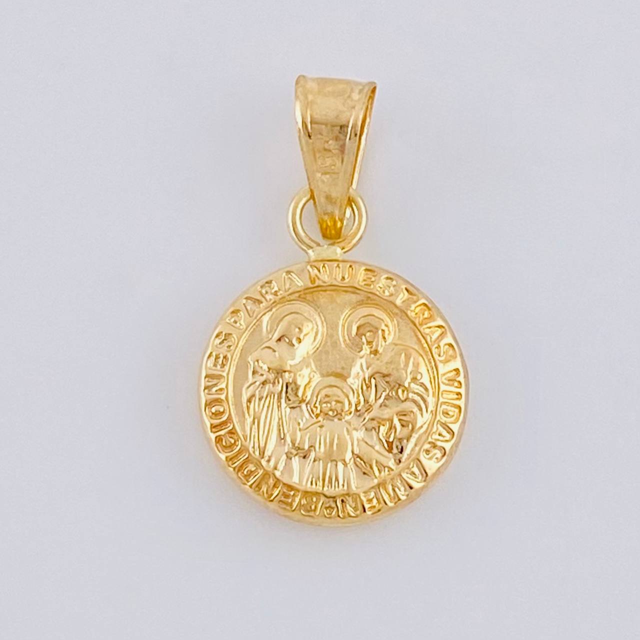 Dije Sagrada Familia 0.5 g / 3/4 in Oro Amarillo 18K