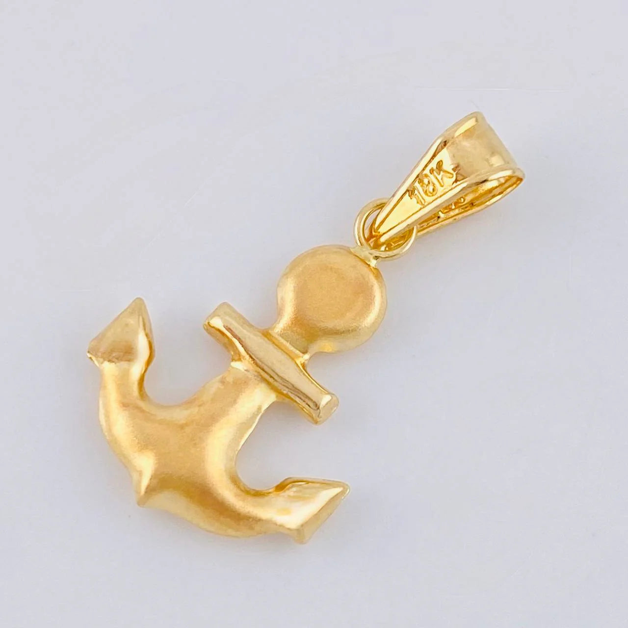 Dije Ancla 0.8 g / 1 in Oro Amarillo 18K
