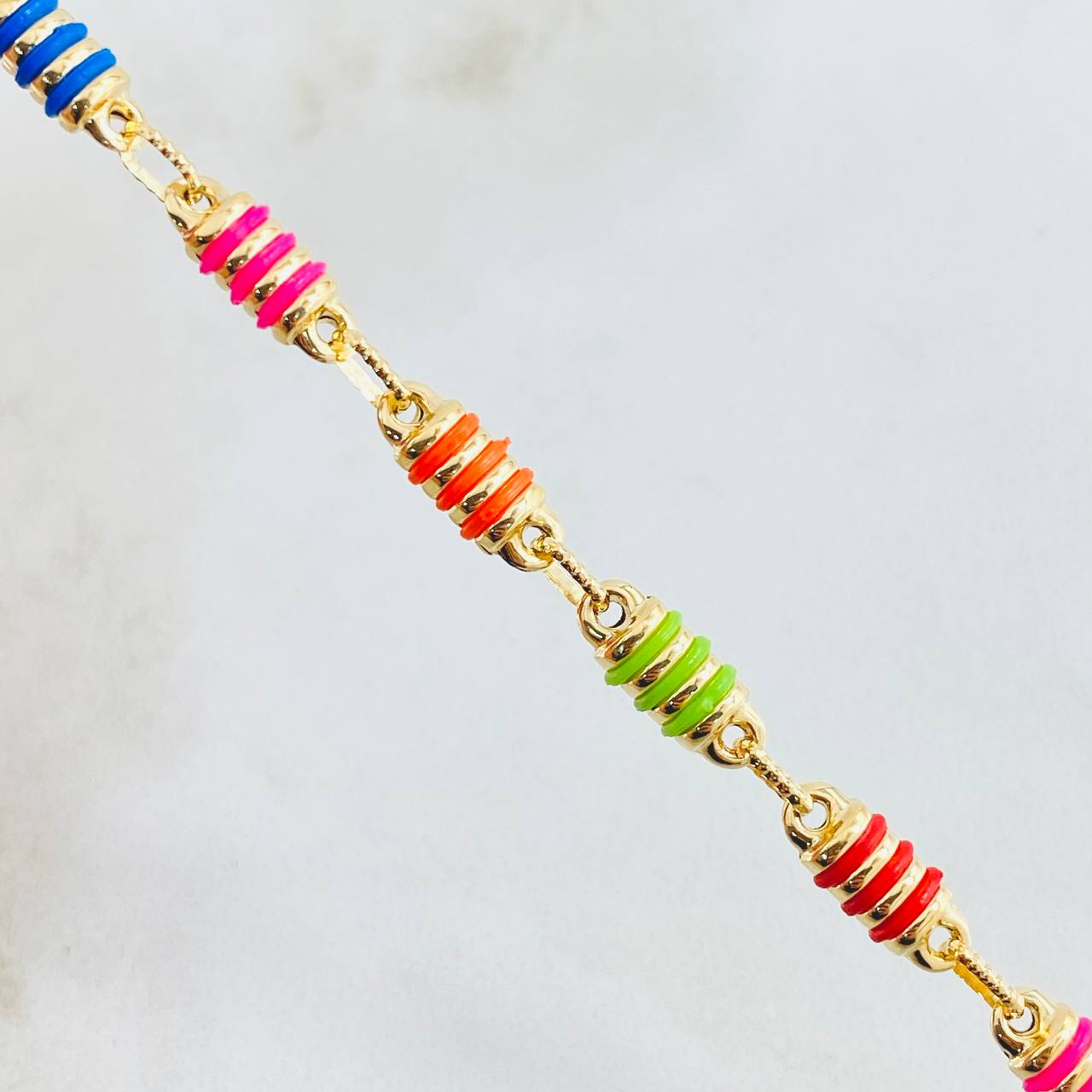 Rustic Cylinder Bracelet 5.15gr / 7.8in / 18K Gold