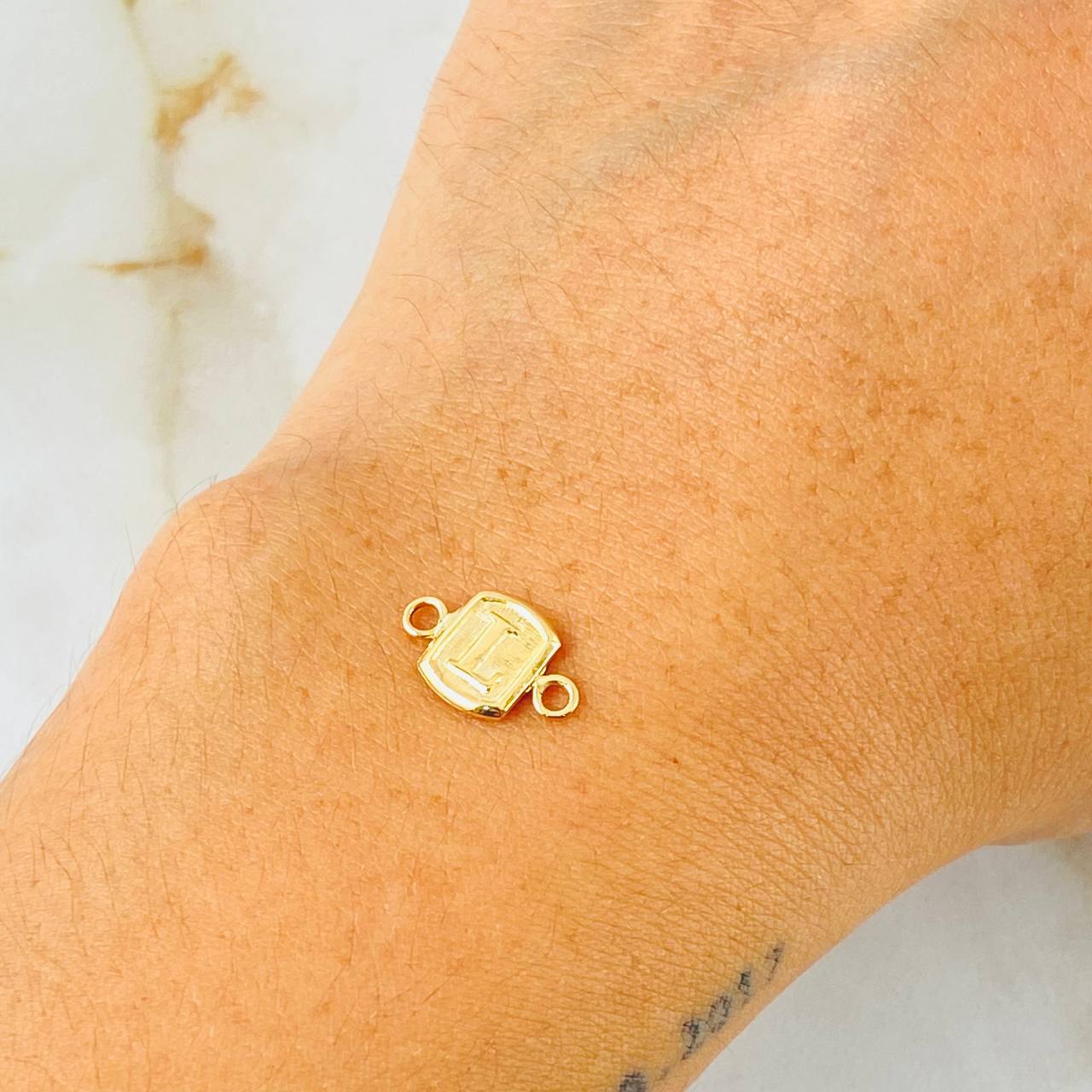 Herraje Letra L 0.3gr / 1/2 in / Oro Amarillo 18K