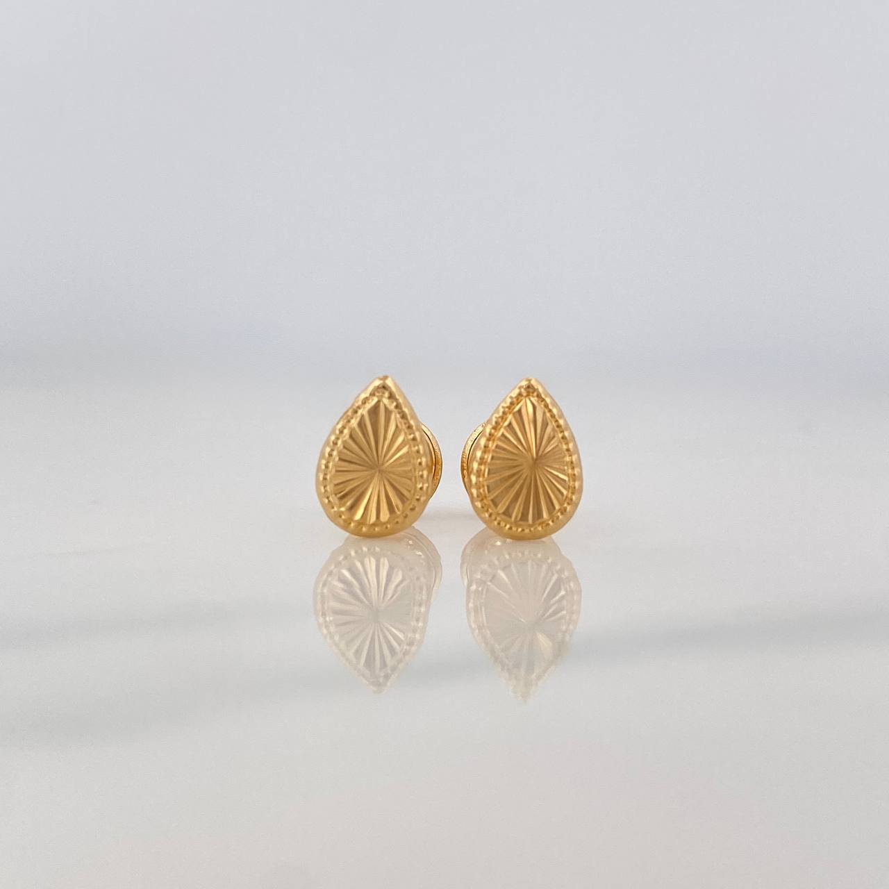 Drop Diamond Cut Stud Earrings 0.65g / in / 5.6mm Yellow Gold 18K