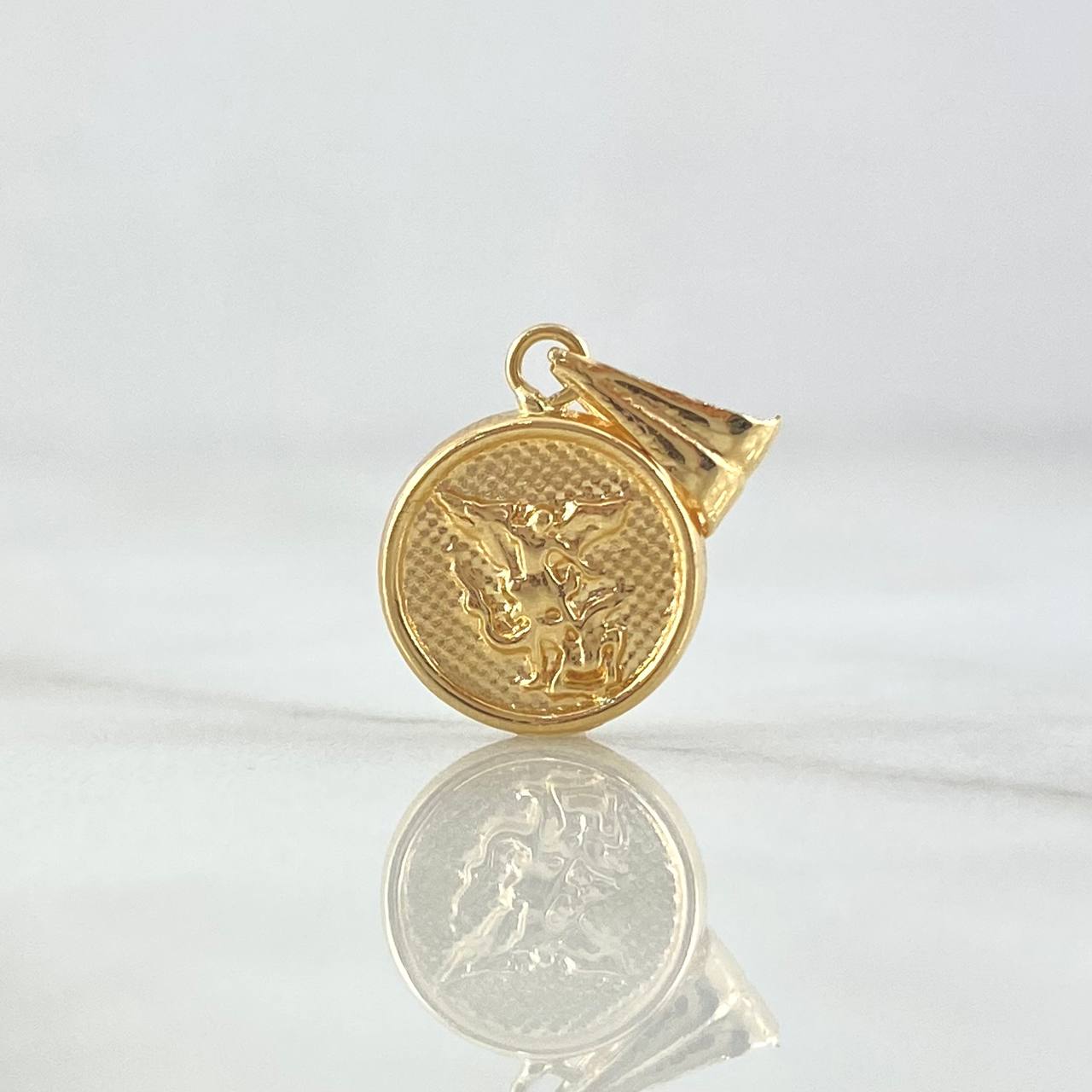 Pendant San Miguel Archangel 0.65gr / 1.8cm / Textured Stamped Smooth Edge 18K Yellow Gold