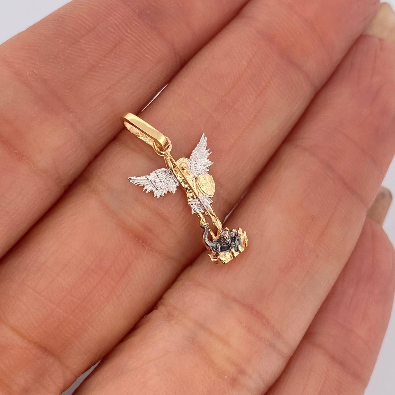 San Miguel Archangel Pendant 1.4gr / 2.5cm / 1.0in / 18K Gold $