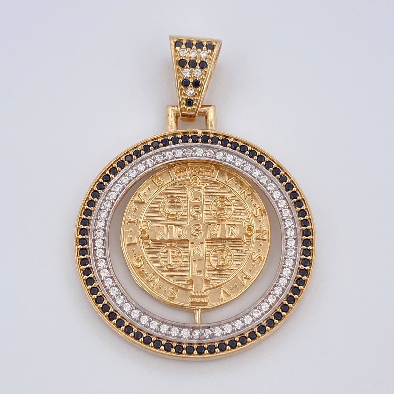 San Benito Pendant 8.35gr / 4cm / 1.6in / 18K Gold $