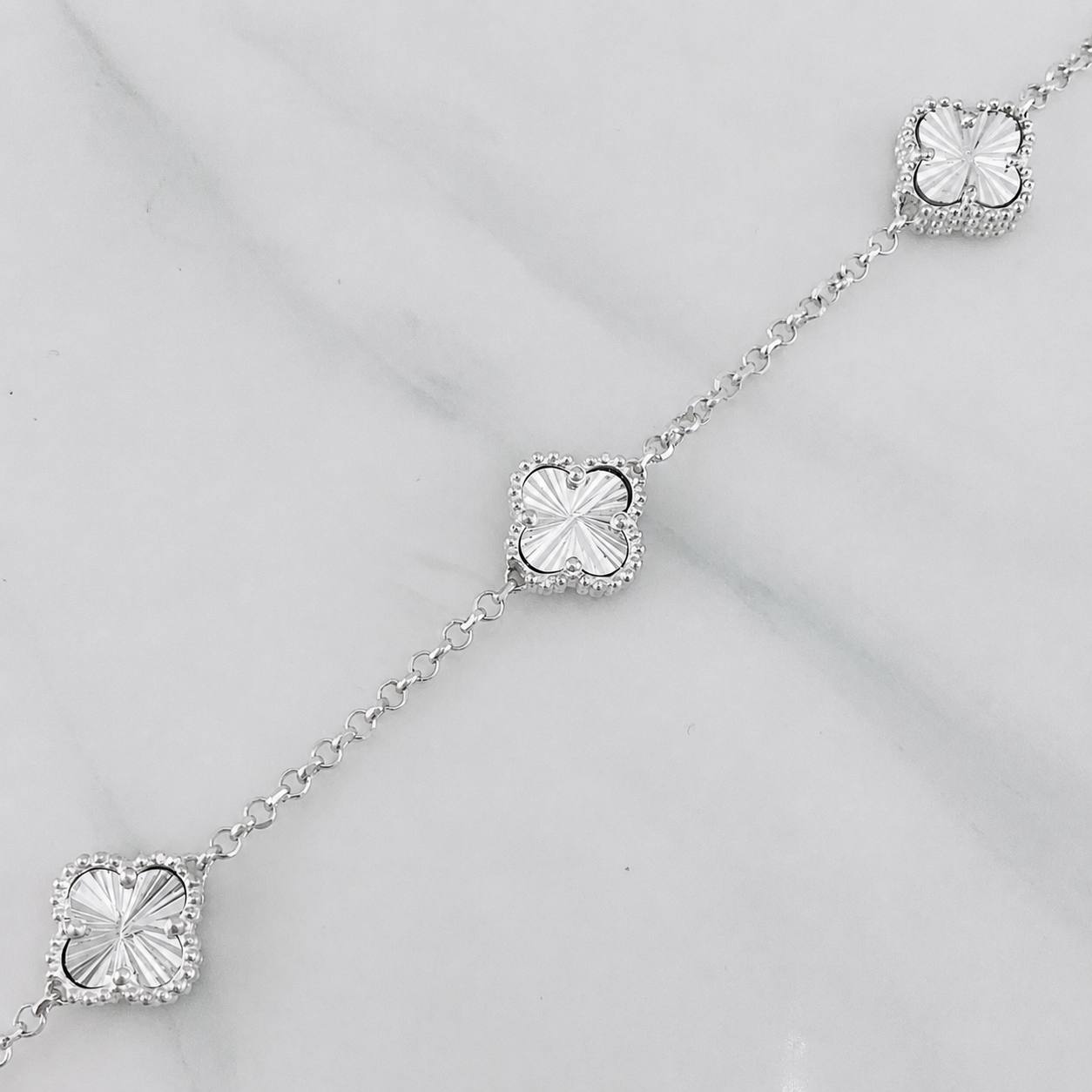 Pulso Trebol Aro Seguido 8.15g / 8 in / 1.7mm Plata 925