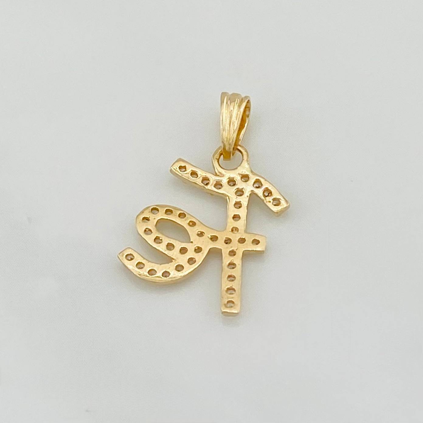Dije Fe 1.1g / 3/4 in Oro Amarillo 18K