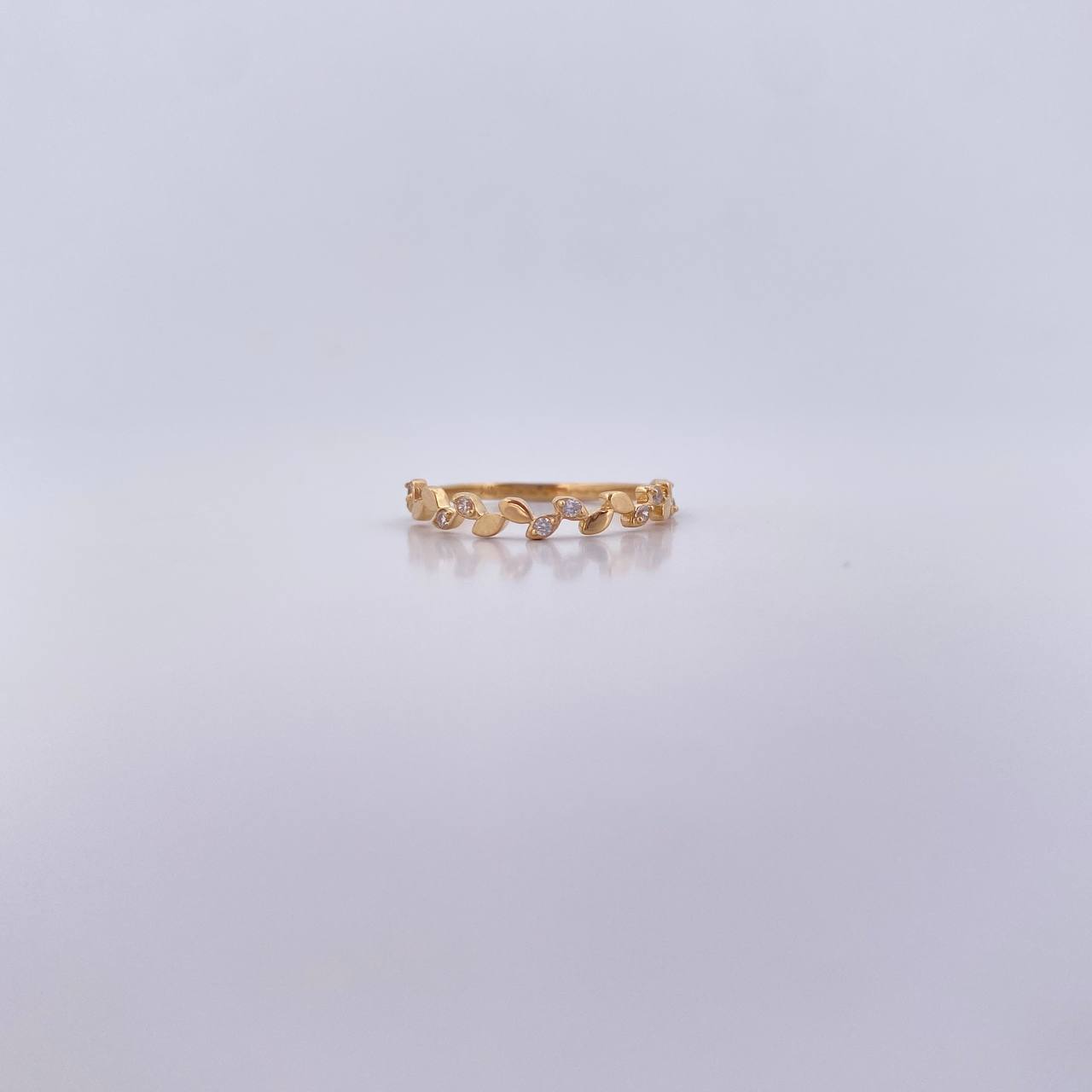Leaf Ring 1.3gr / T6 1/4 / White Zircons 18K Yellow Gold &