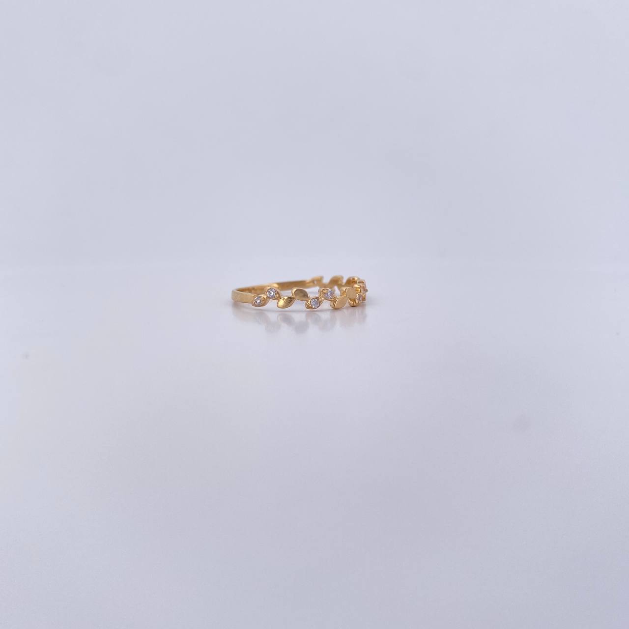 Anillo Hojas 1.4gr / T7 1/4 / Circones Blancos Oro Amarillo 18K &