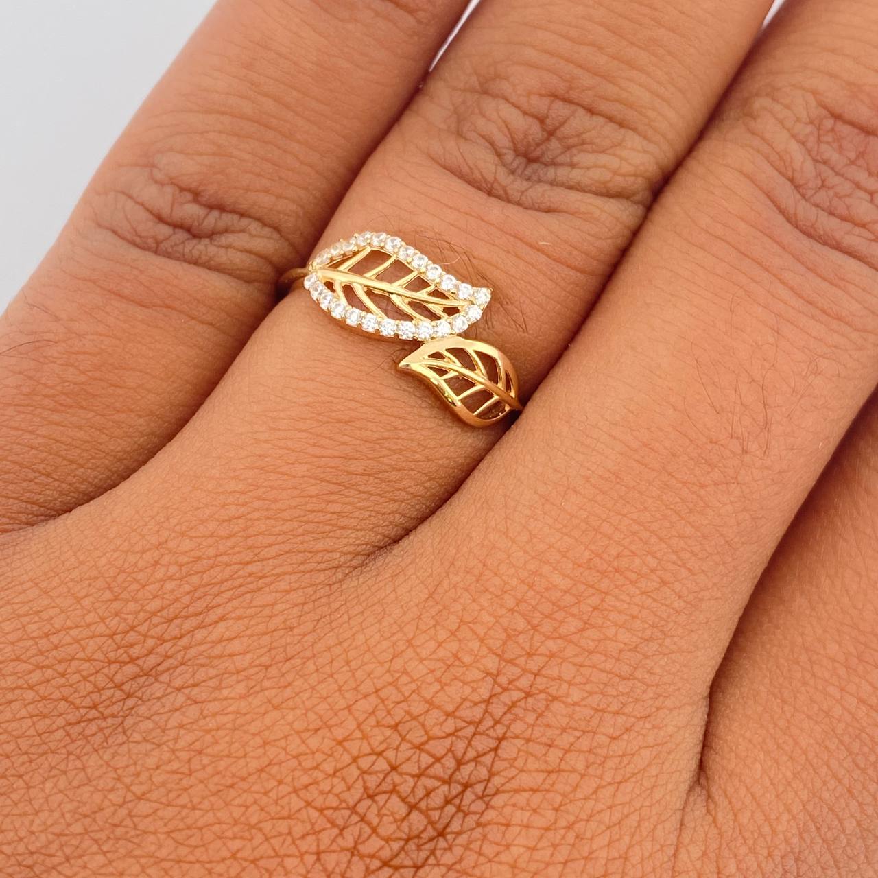 Double Leaf Ring 1.4gr / T6 / White Zircons 18K Yellow Gold &