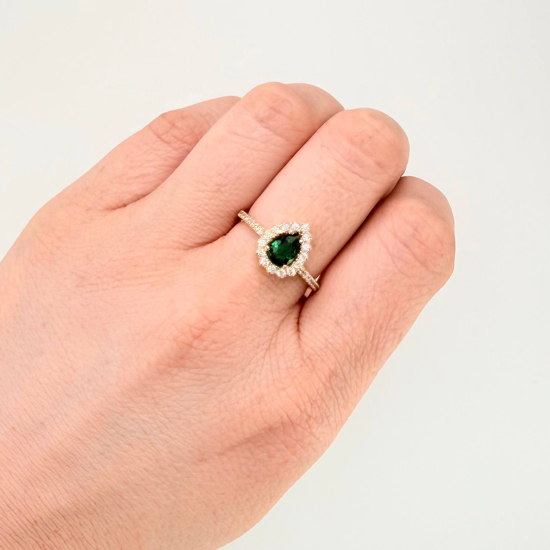 Anillo Halo Gota 3.65gr / T6 1/2 / Oro Amarillo 18K