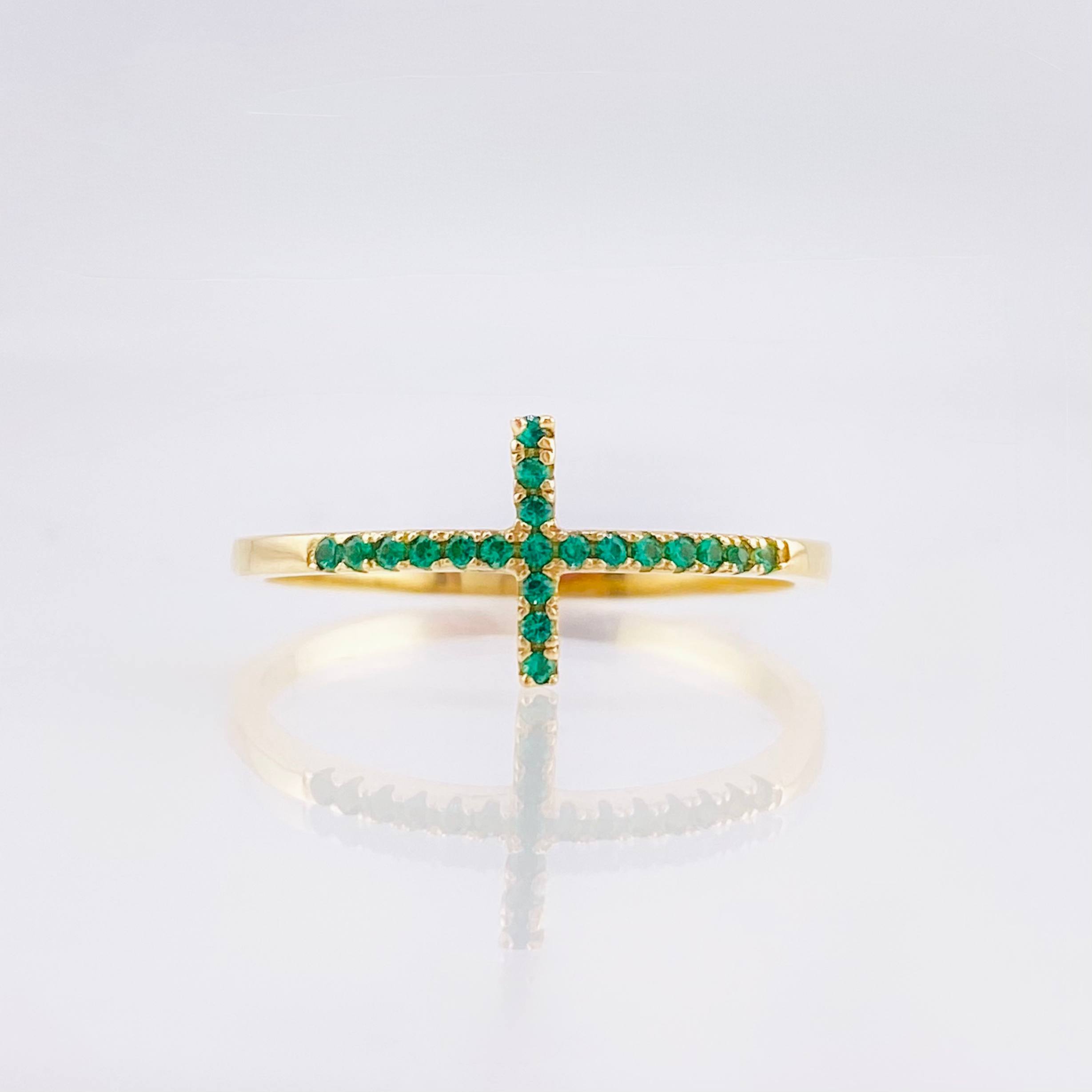 Anillo Cruz 1.5gr / T7 1/2 / Oro Amarillo 18K ©