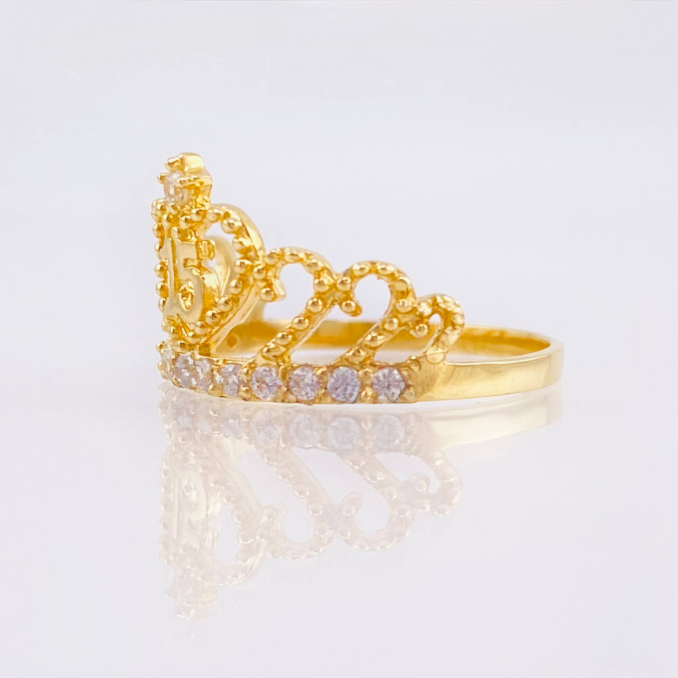 Quinceañera Crown Ring 2.55gr / T6 1/2 / 18K Yellow Gold