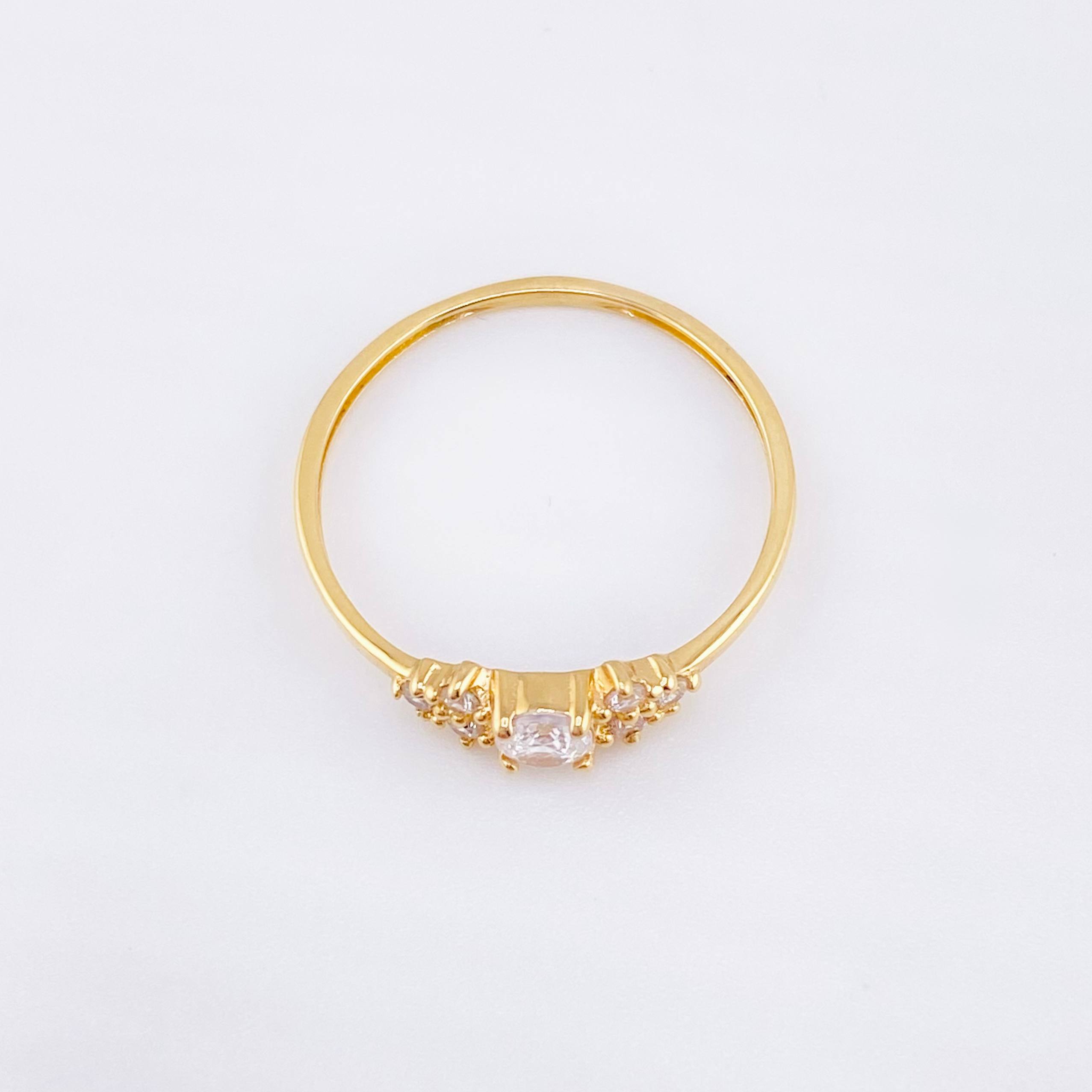 Anillo Solitario Trío Chispas 1.15gr / T6 3/4 / Oro Amarillo 18K *