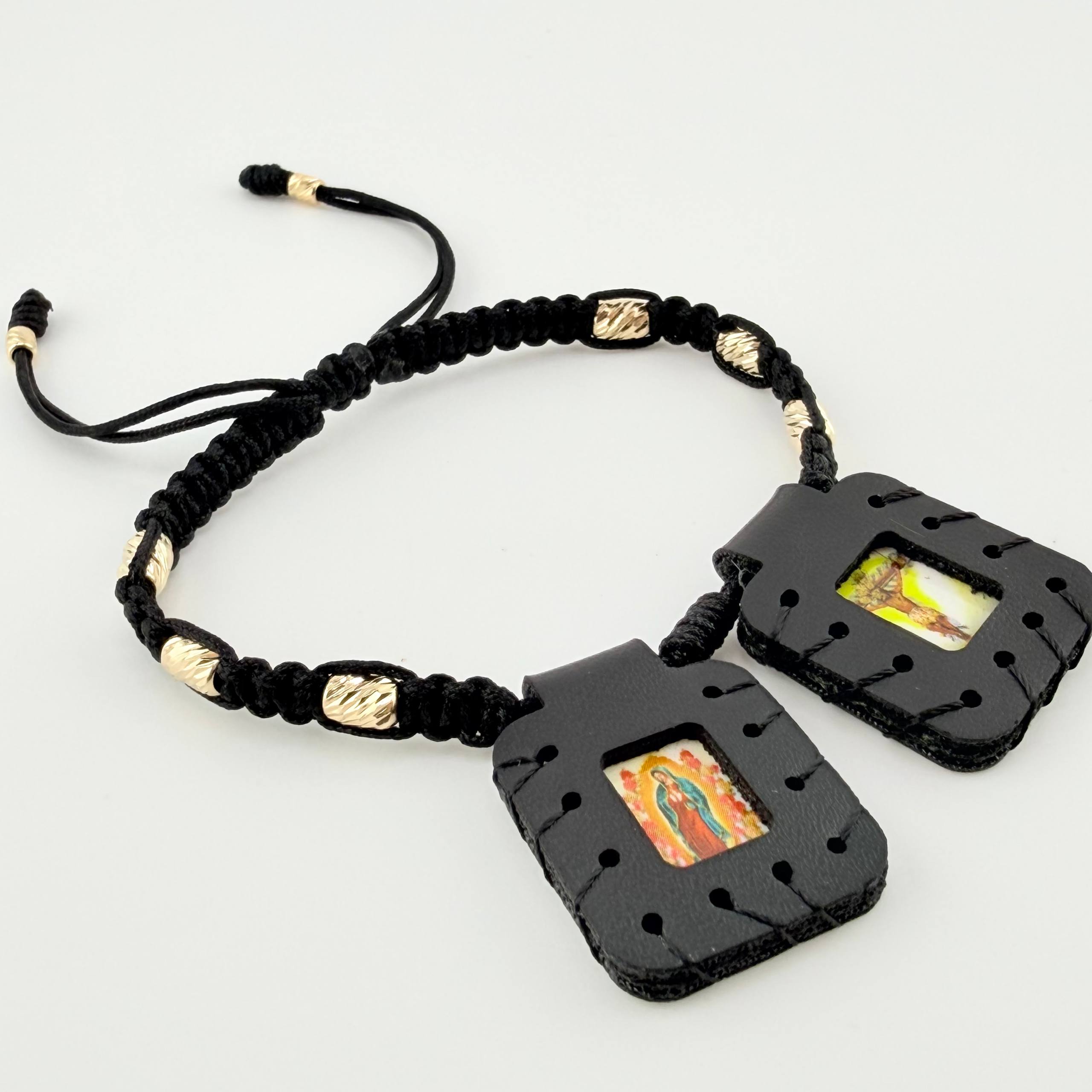 Pulsera Negra Escapulario Cilindros Diamantados 8und 1.1gr / 3mm-4mm Oro Amarillo 18K *