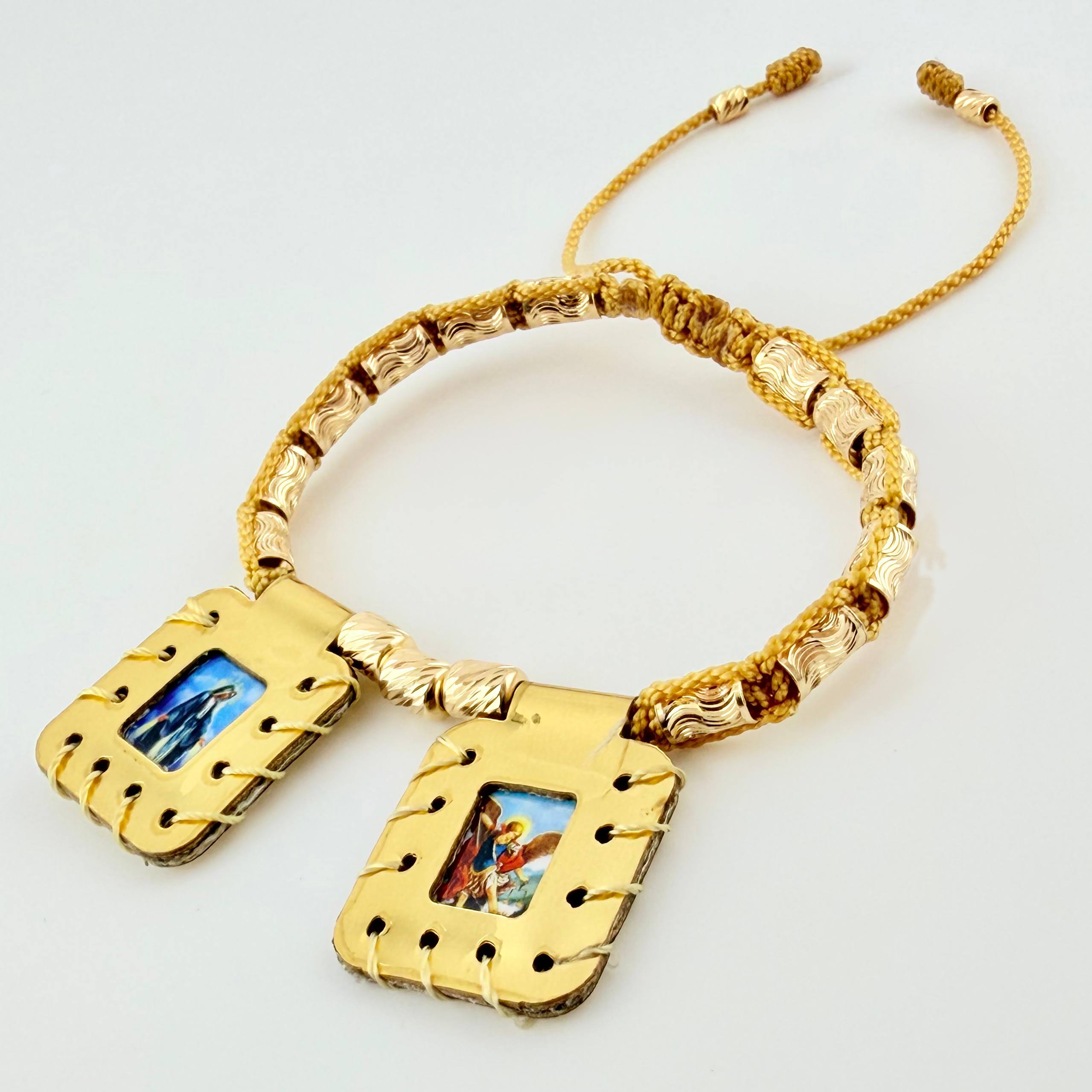 Pulsera Dorada Escapulario Cilindros Diamantados 11und 2gr / 3mm-4mm Oro Amarillo 18K *