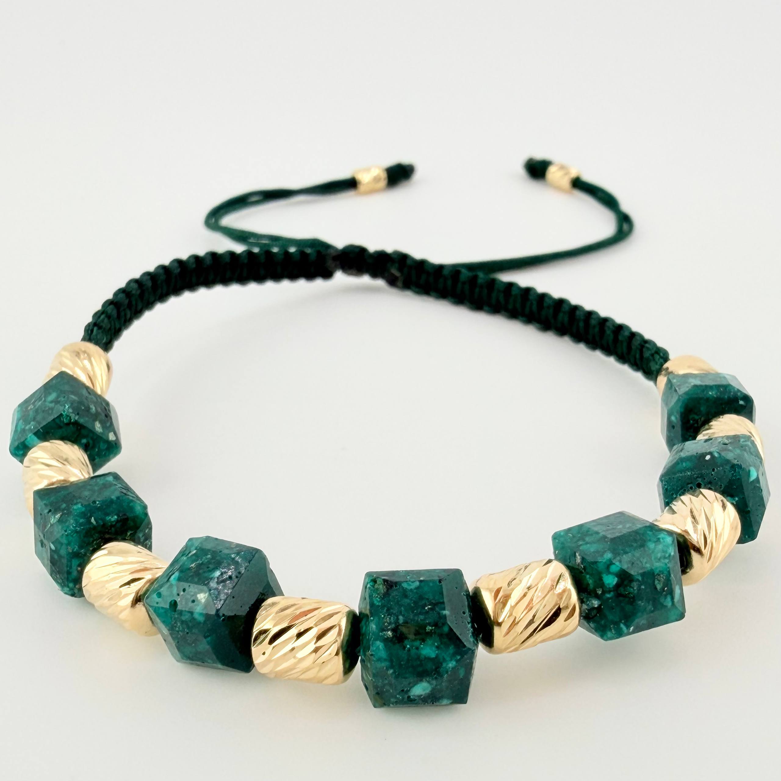 Green Bracelet Cubic Emerald Diamond Cut Cylinders 10pcs 2.6gr / 3mm-5mm 18K Yellow Gold ©