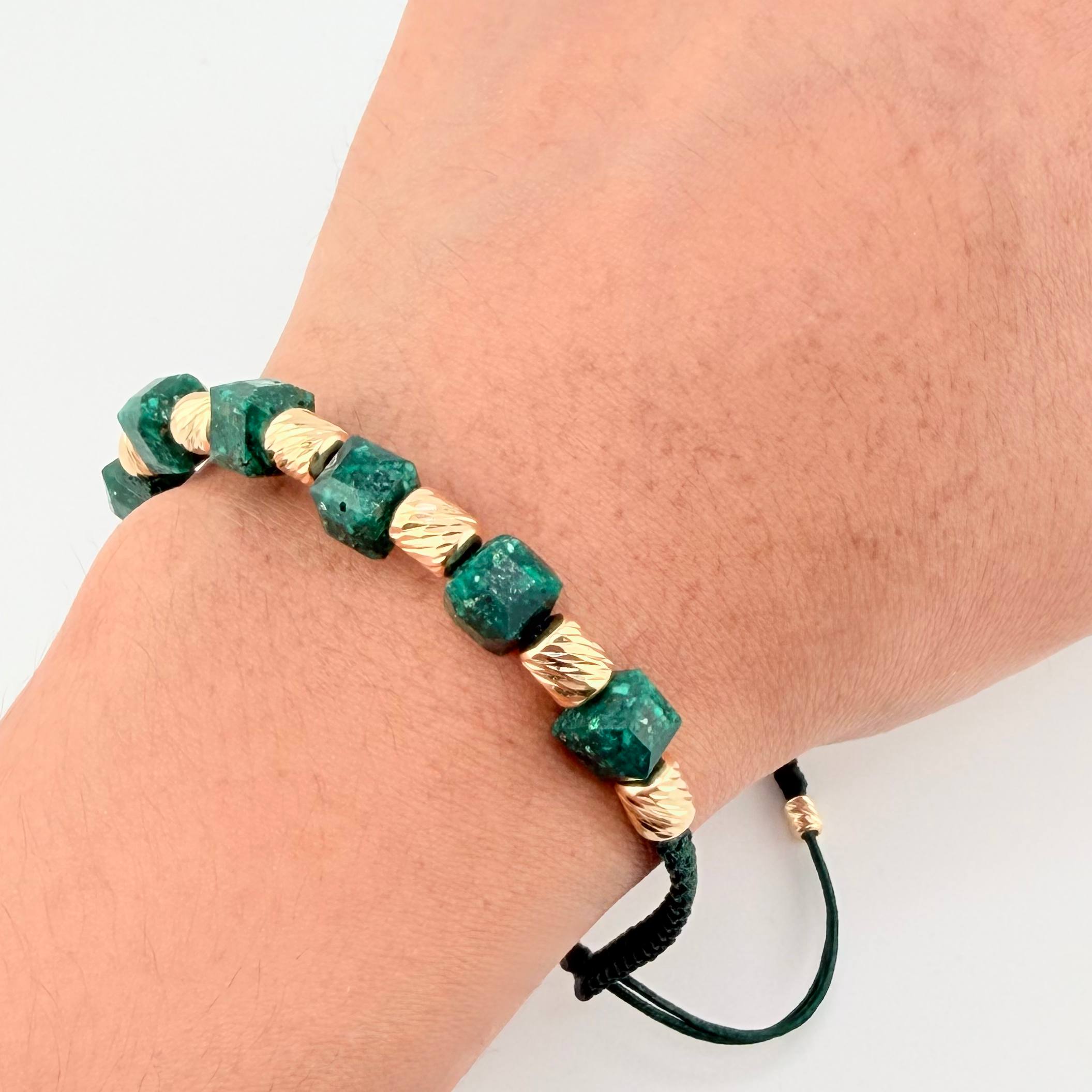 Green Bracelet Cubic Emerald Diamond Cut Cylinders 10pcs 2.6gr / 3mm-5mm 18K Yellow Gold ©