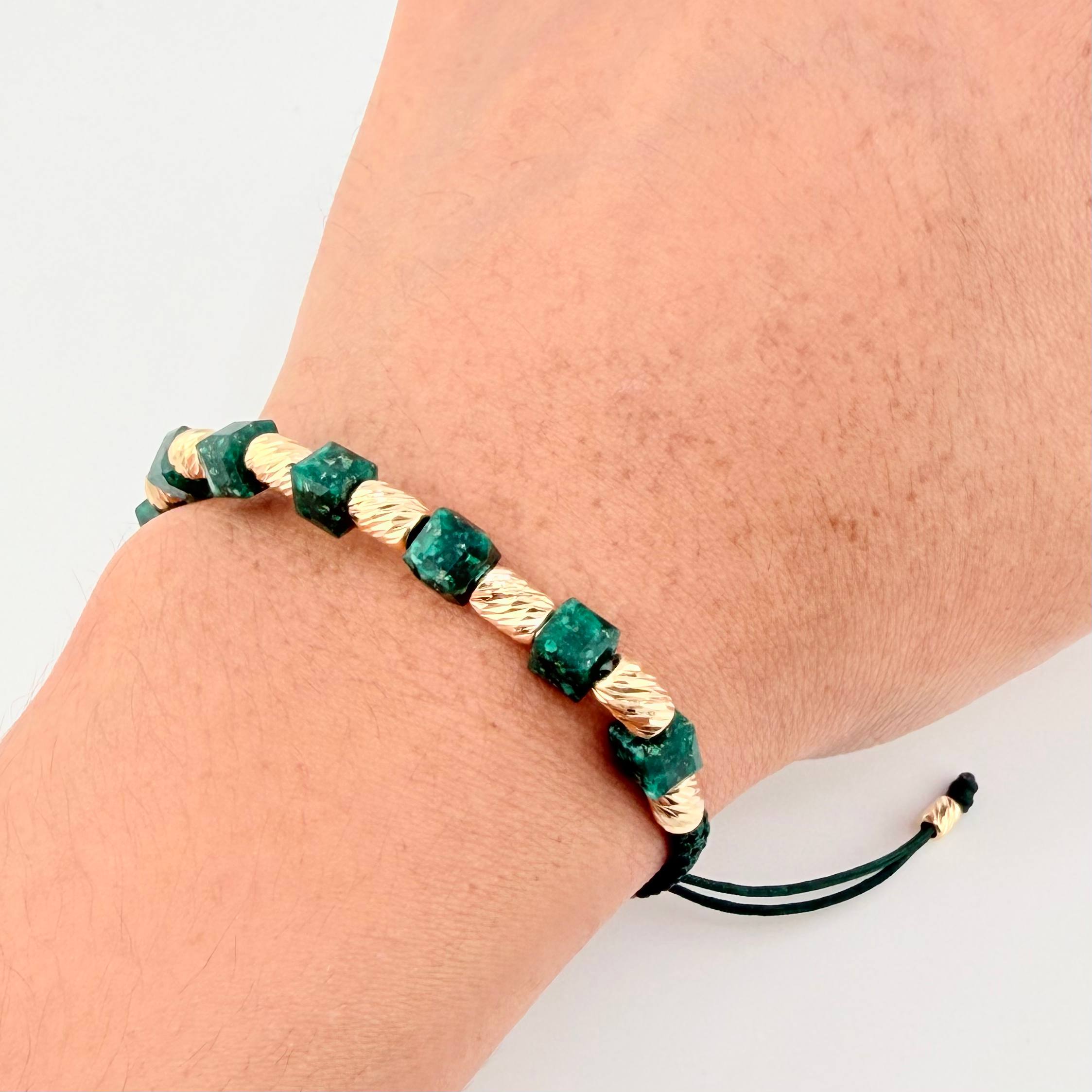 Green Bracelet Cubic Emerald Diamond Cut Cylinders 10pcs 1.6gr / 3mm-4mm 18K Yellow Gold ©