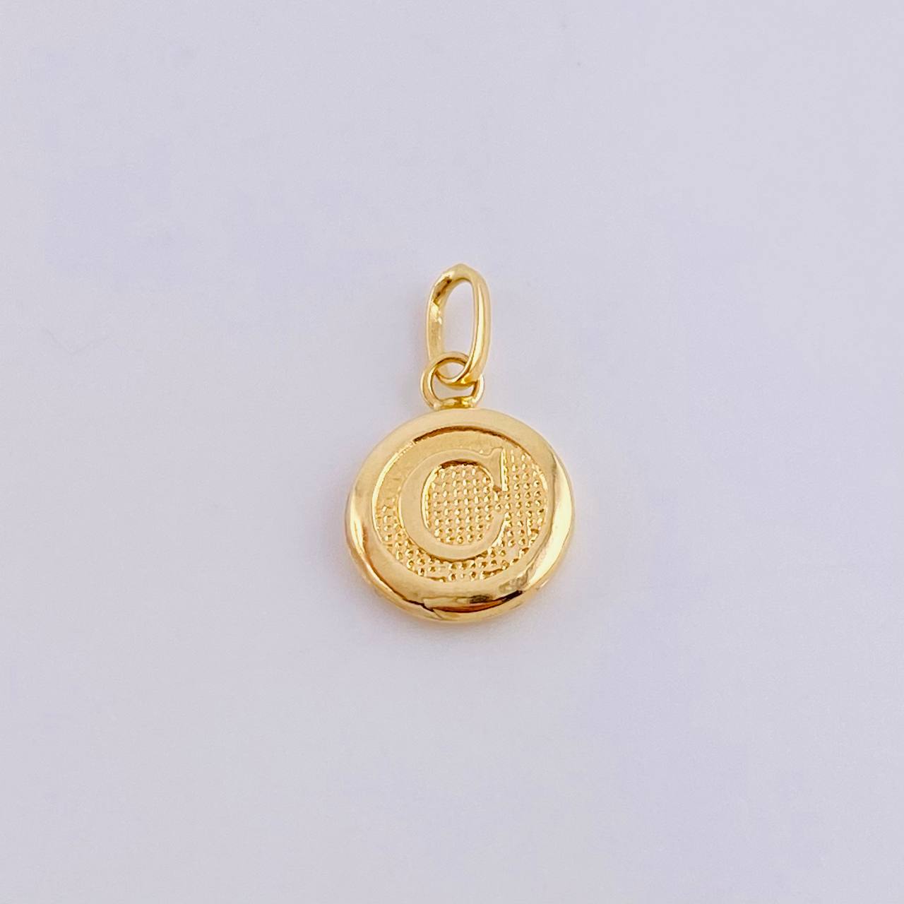 Dije Letra C 0.4 g / 3/4 in Oro Amarillo 18K