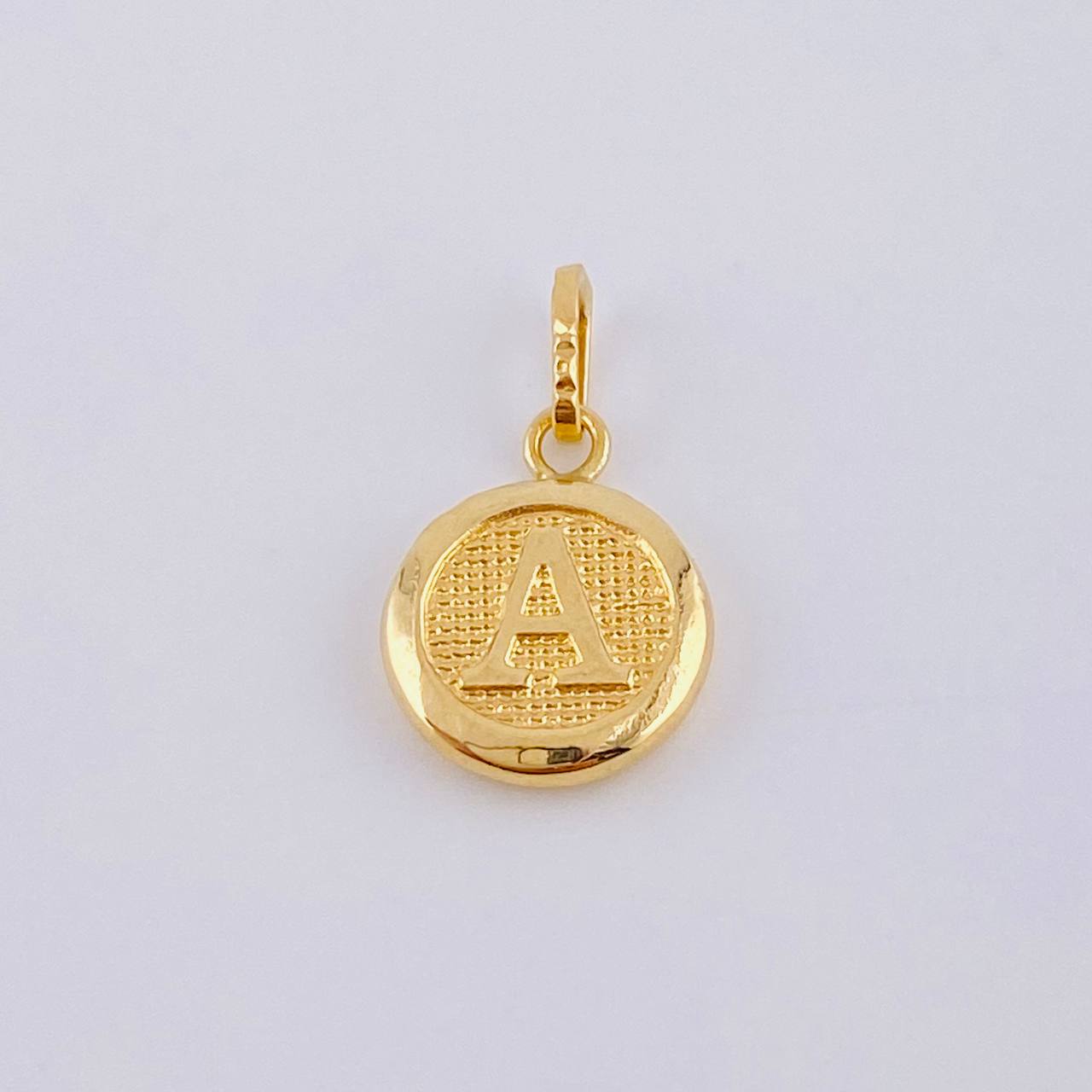 Dije Letra A 0.4 g / 3/4 in Oro Amarillo 18K