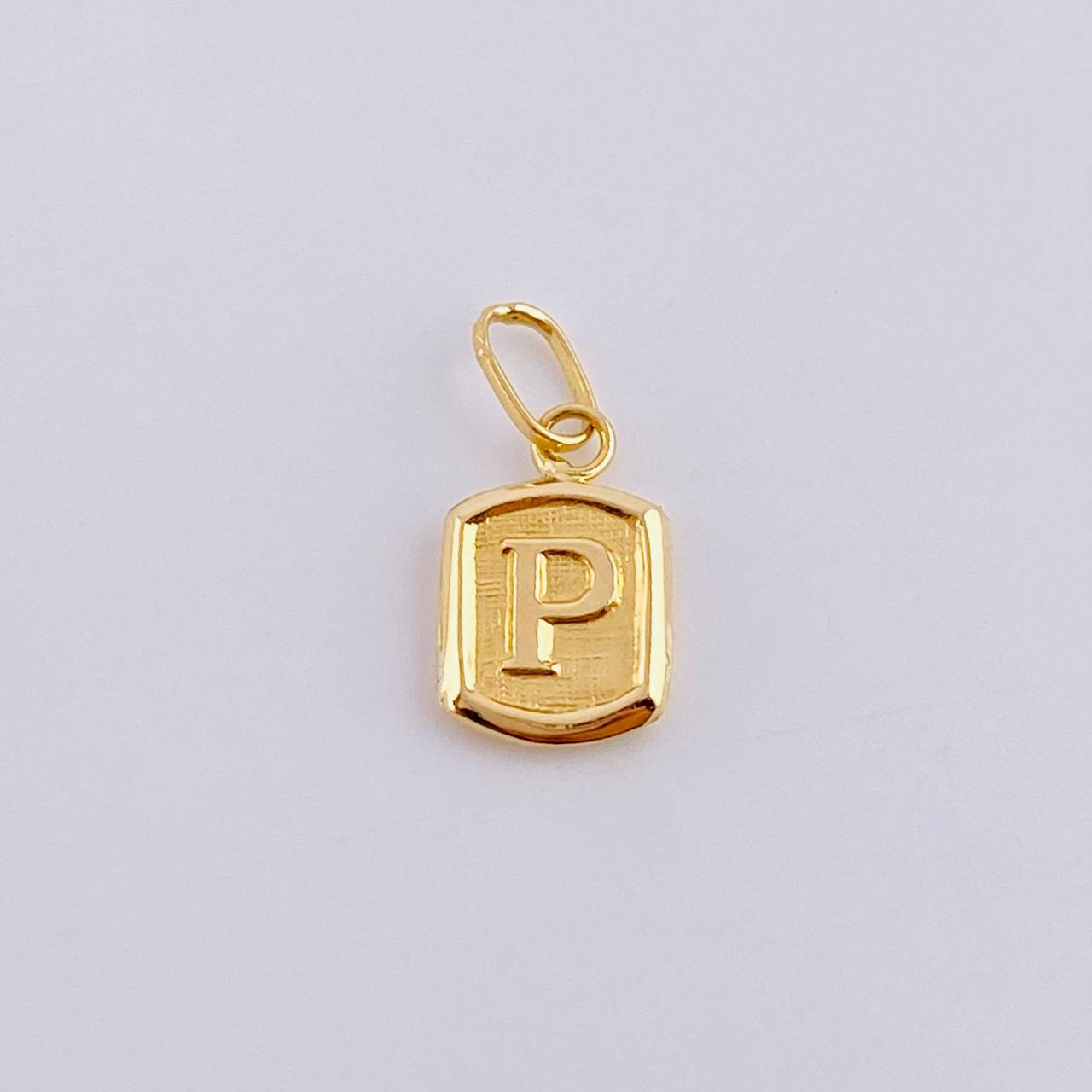 Pendant Letter P 0.3 g / 3/4 in 18K