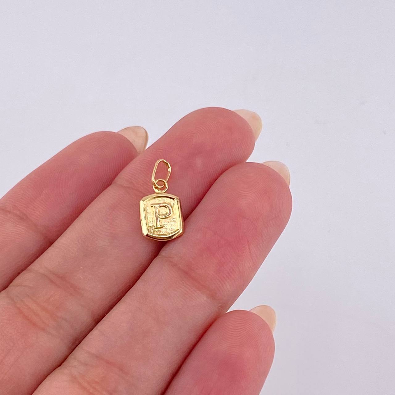 Dije Letra P 0.3 g / 1/2 in Oro Amarillo 18K