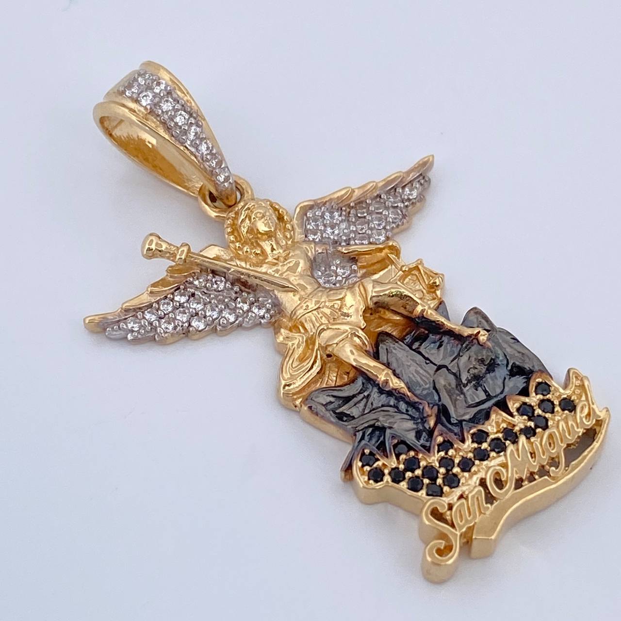 San Miguel Archangel Pendant 7.6gr / 4cm / 1.6in / 18K Gold $