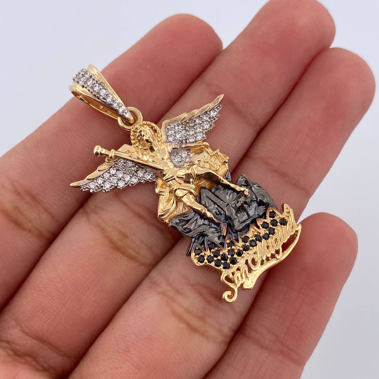 San Miguel Archangel Pendant 7.6gr / 4cm / 1.6in / 18K Gold $