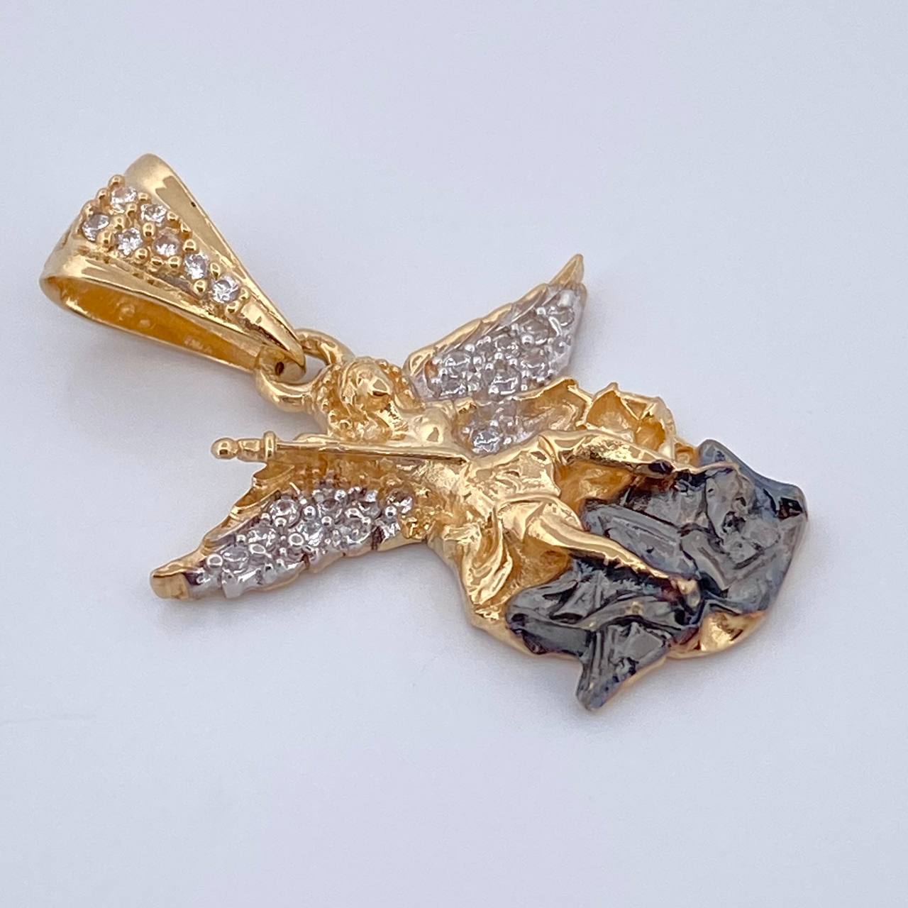 San Miguel Archangel Pendant 2.9gr / 2.7cm (1.1in) / 18K Gold $