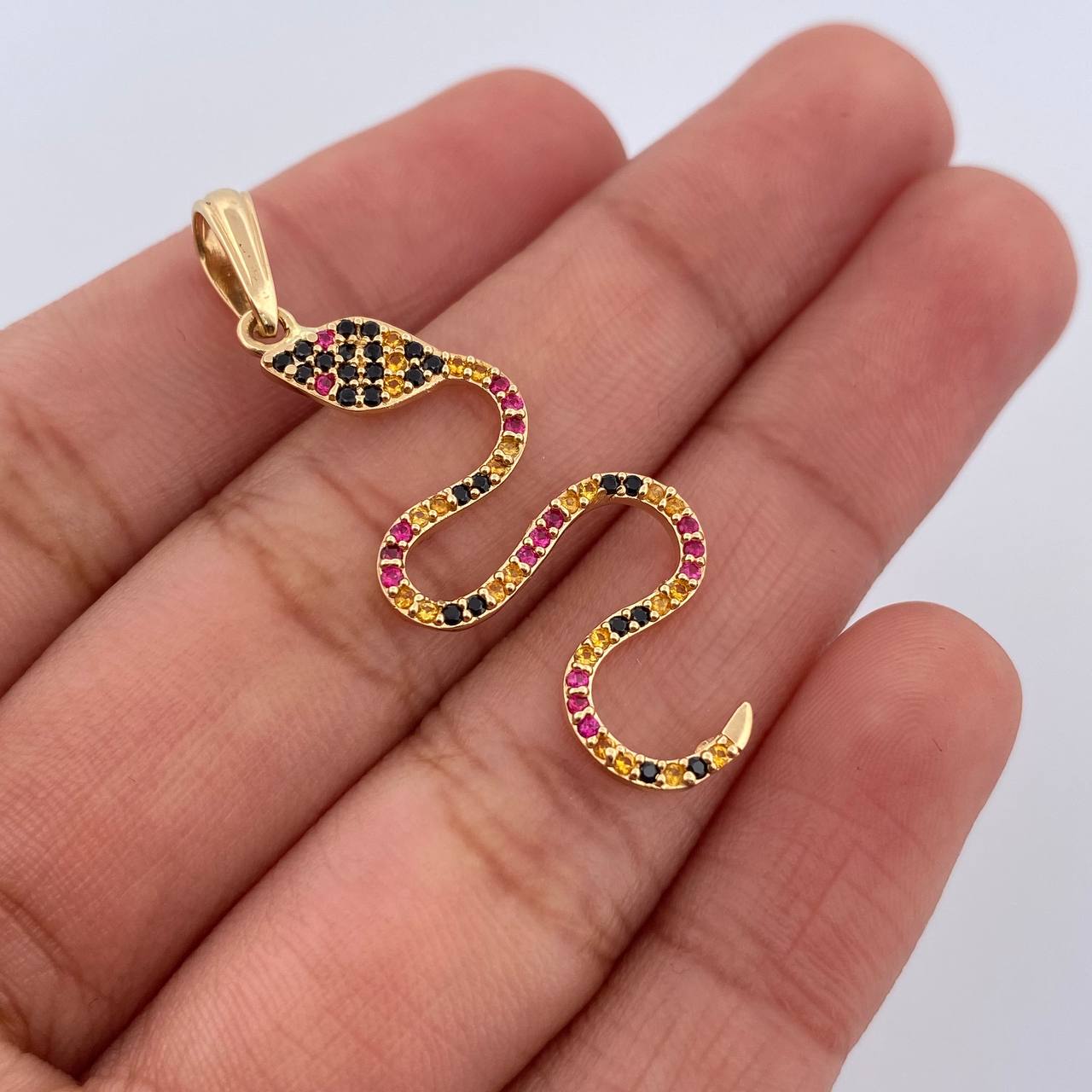 Snake Pendant 1.85gr / 4cm / 1.6in / 18K Gold $